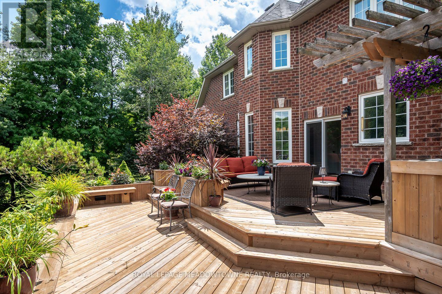 4215 Ennisclare Drive, Milton, Ontario  N0B 2K0 - Photo 5 - W13698120
