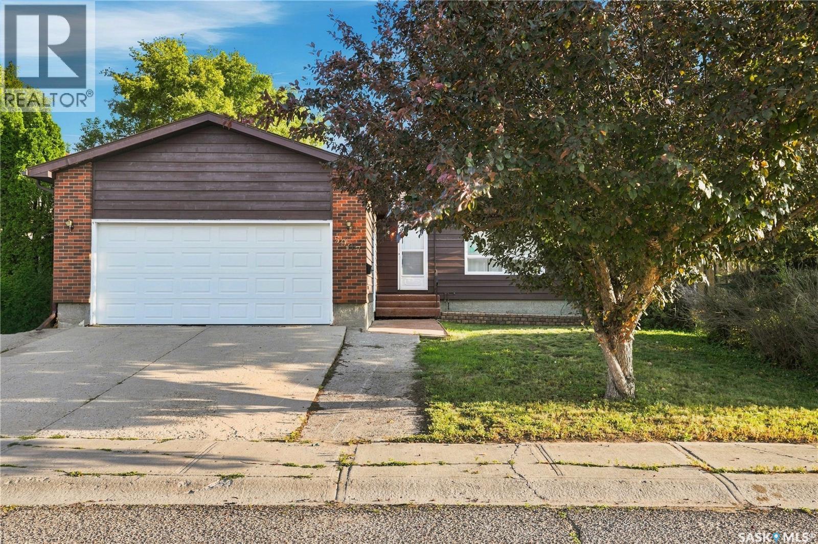 5907 Hague Crescent, Regina, Saskatchewan  S4X 3K6 - Photo 1 - SK046127