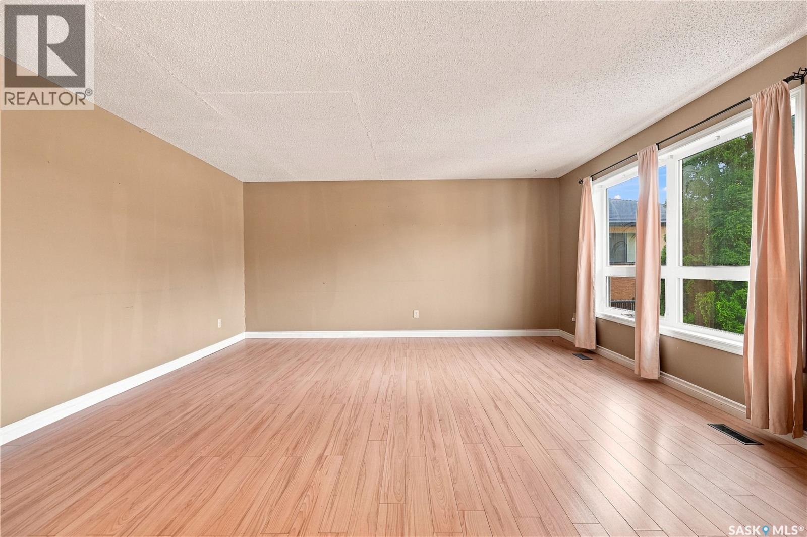5907 Hague Crescent, Regina, Saskatchewan  S4X 3K6 - Photo 3 - SK046127