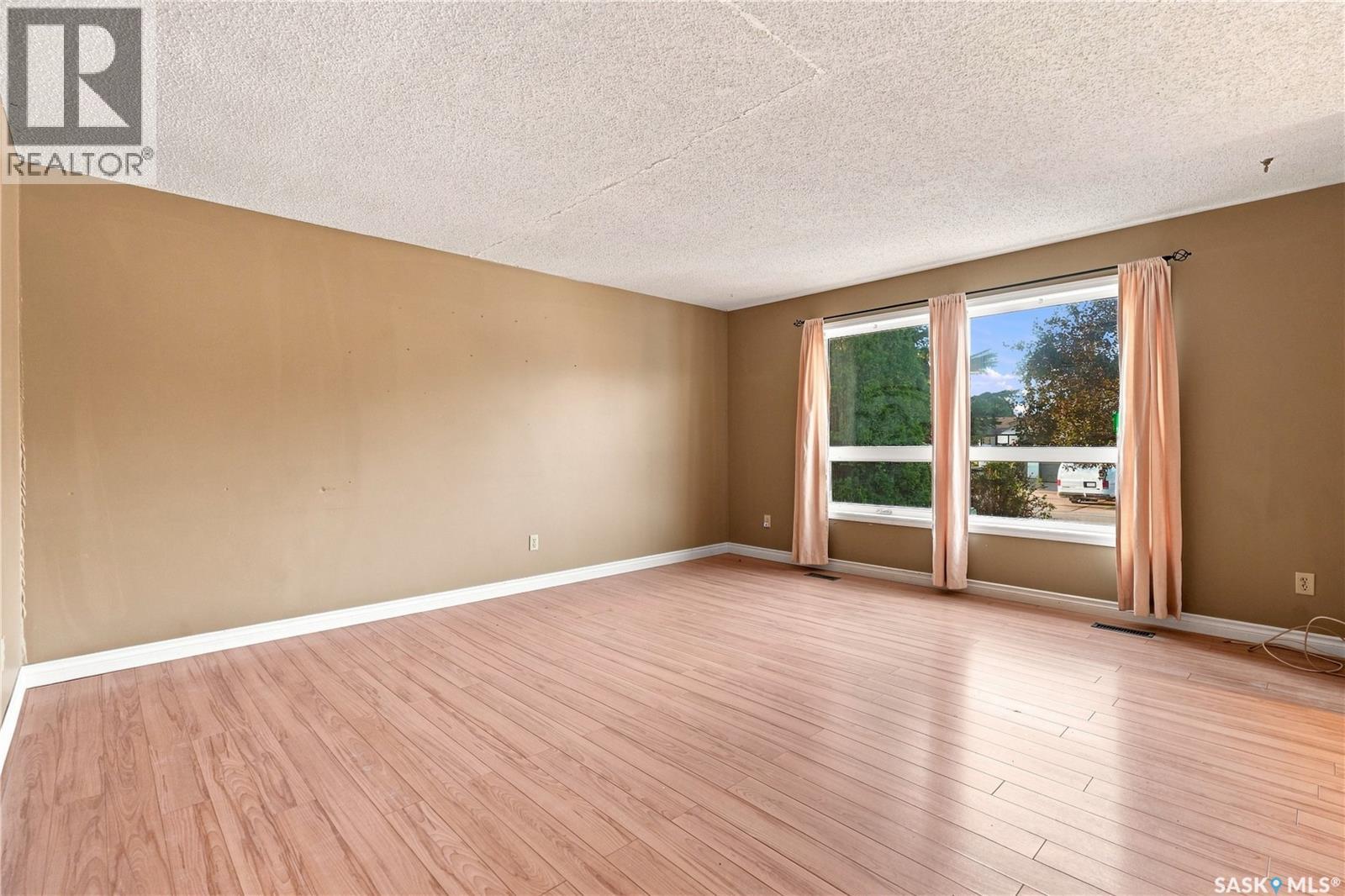 5907 Hague Crescent, Regina, Saskatchewan  S4X 3K6 - Photo 4 - SK046127