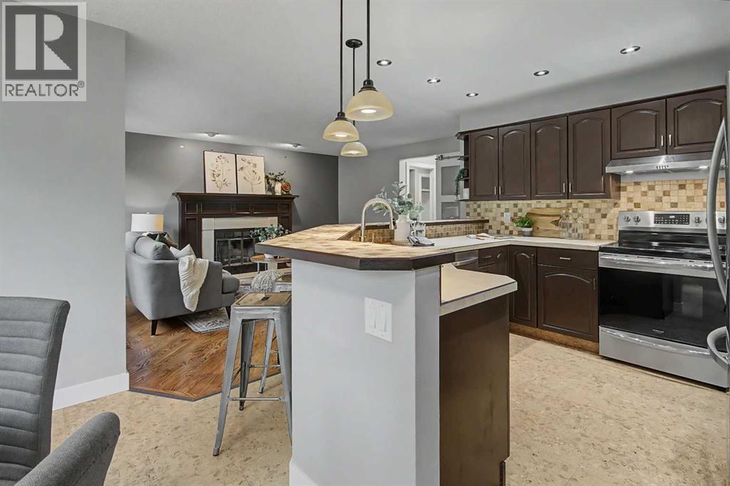 61 Wood Valley Road SW, Calgary, Alberta  T2W 5Y6 - Photo 9 - A2336262