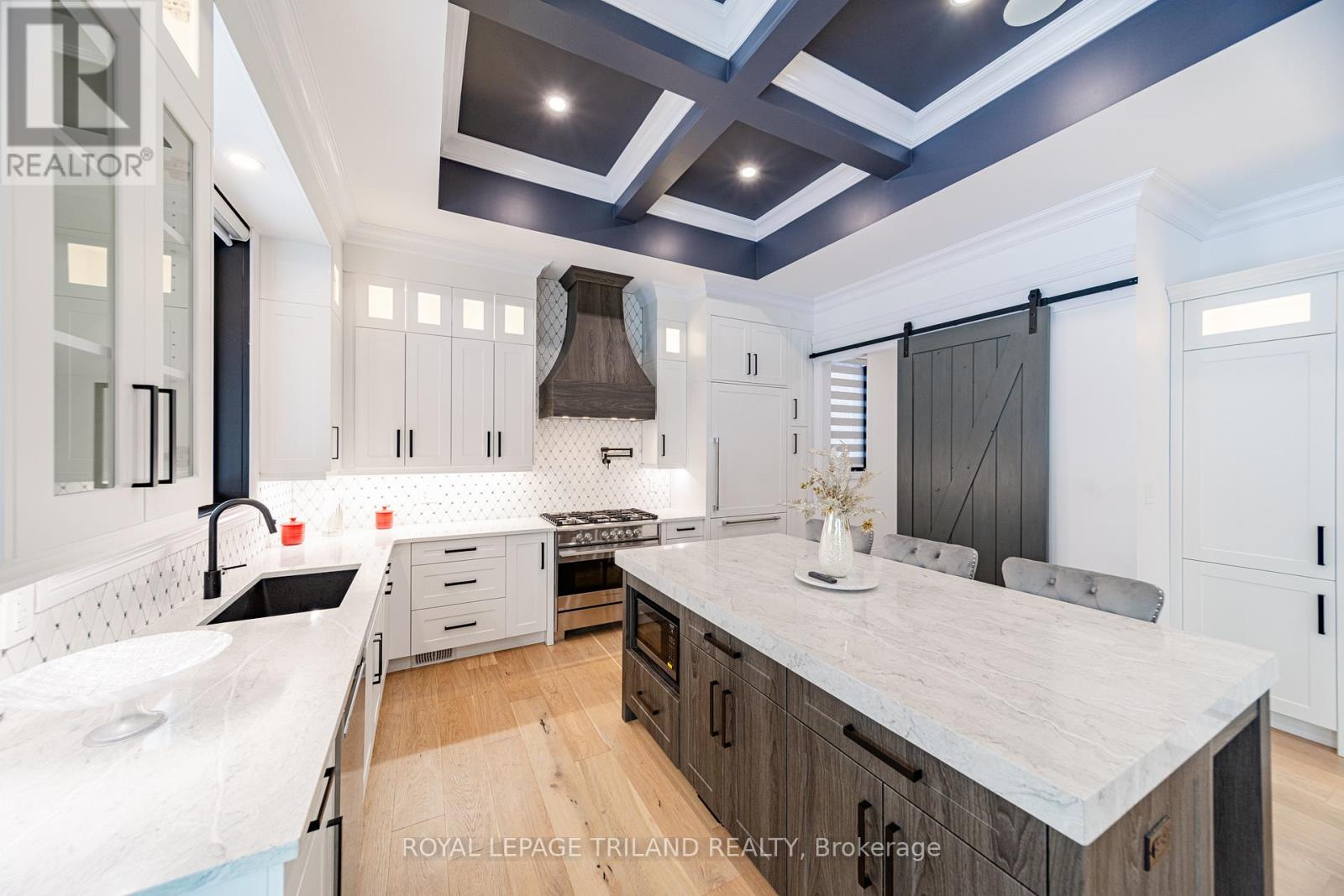 10175 Merrywood Drive, Lambton Shores, Ontario  N0M 1T0 - Photo 21 - X13700572