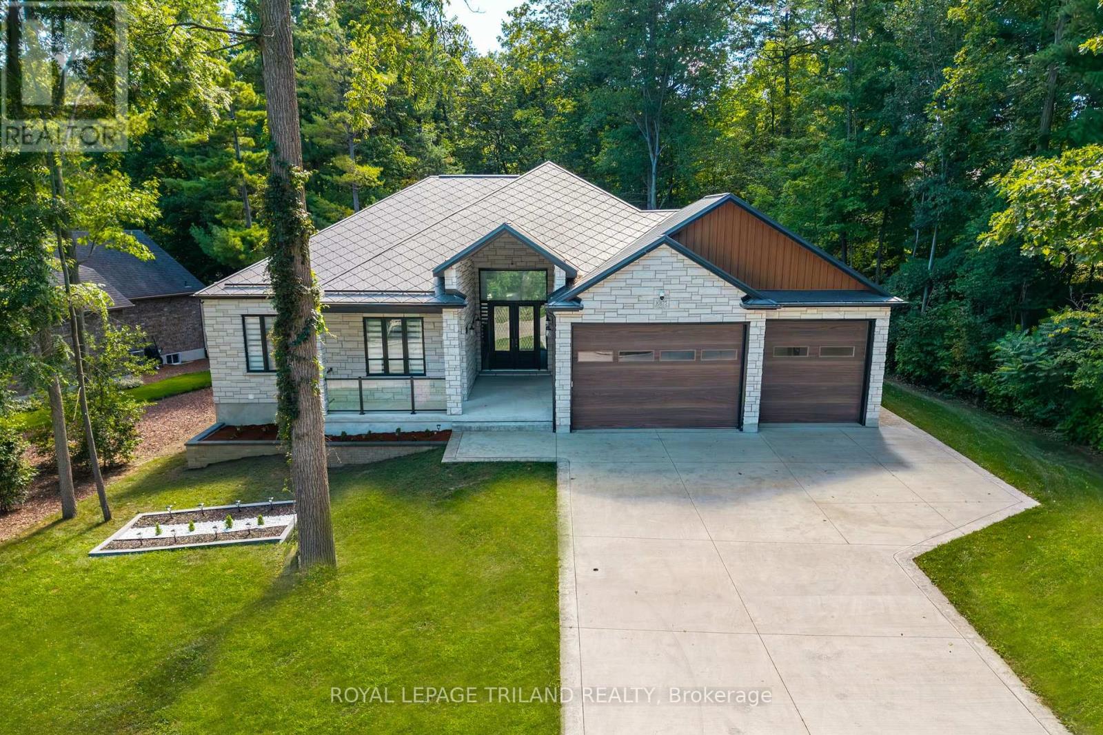 10175 Merrywood Drive, Lambton Shores, Ontario  N0M 1T0 - Photo 40 - X13700572