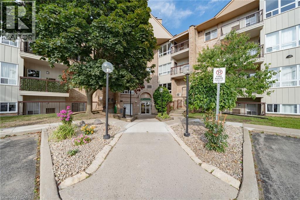 15 Hofstetter Avenue Unit# 318, Kitchener, Ontario  N2A 3Z7 - Photo 2 - 40856532