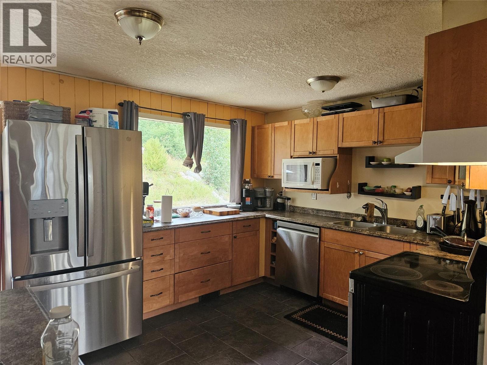 384 6 Highway S, Nakusp, British Columbia  V0G 1R1 - Photo 6 - 10398059