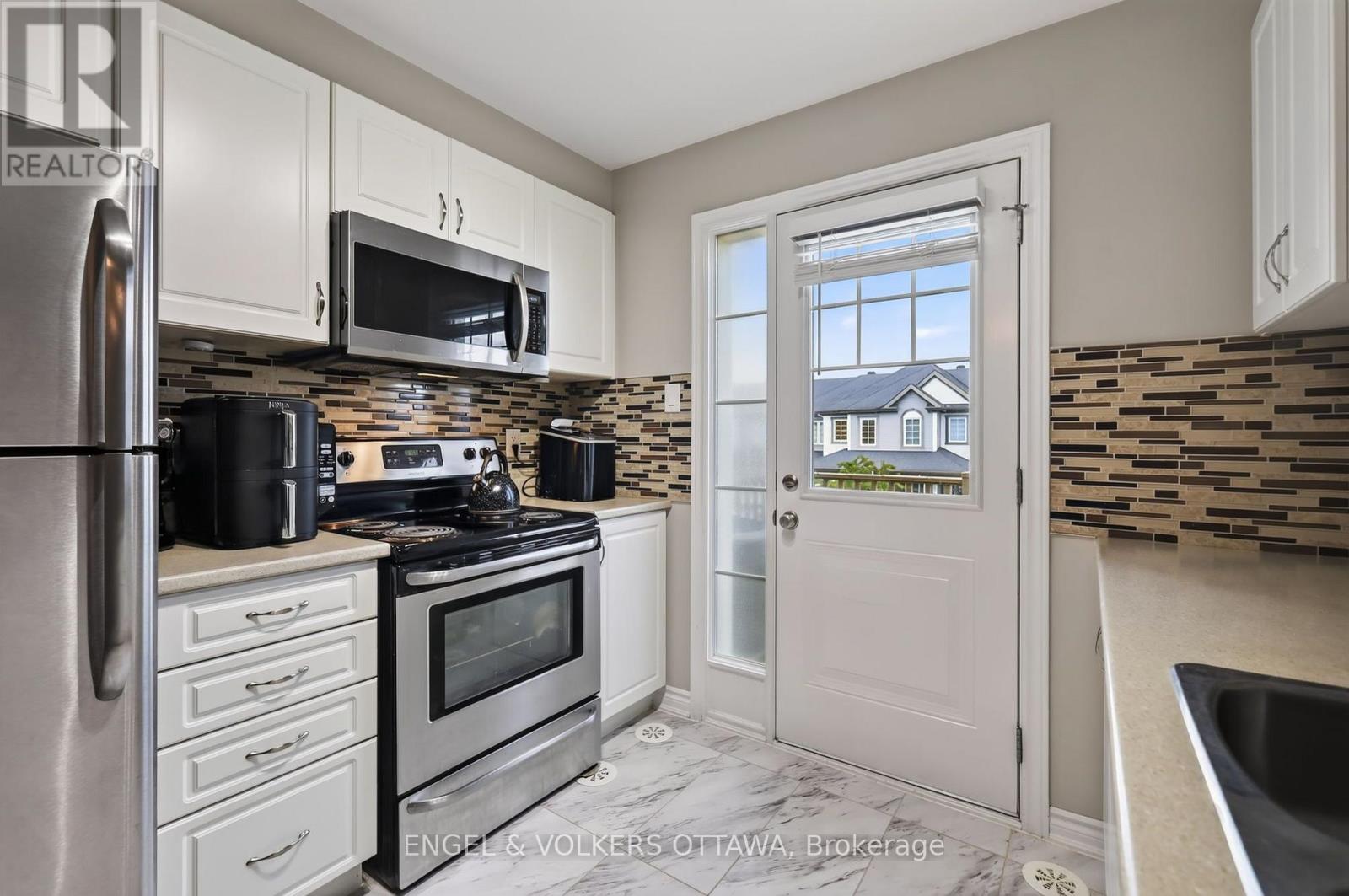 380 Sweet Grass Circle, Ottawa, Ontario  K2J 5W9 - Photo 3 - X13700492