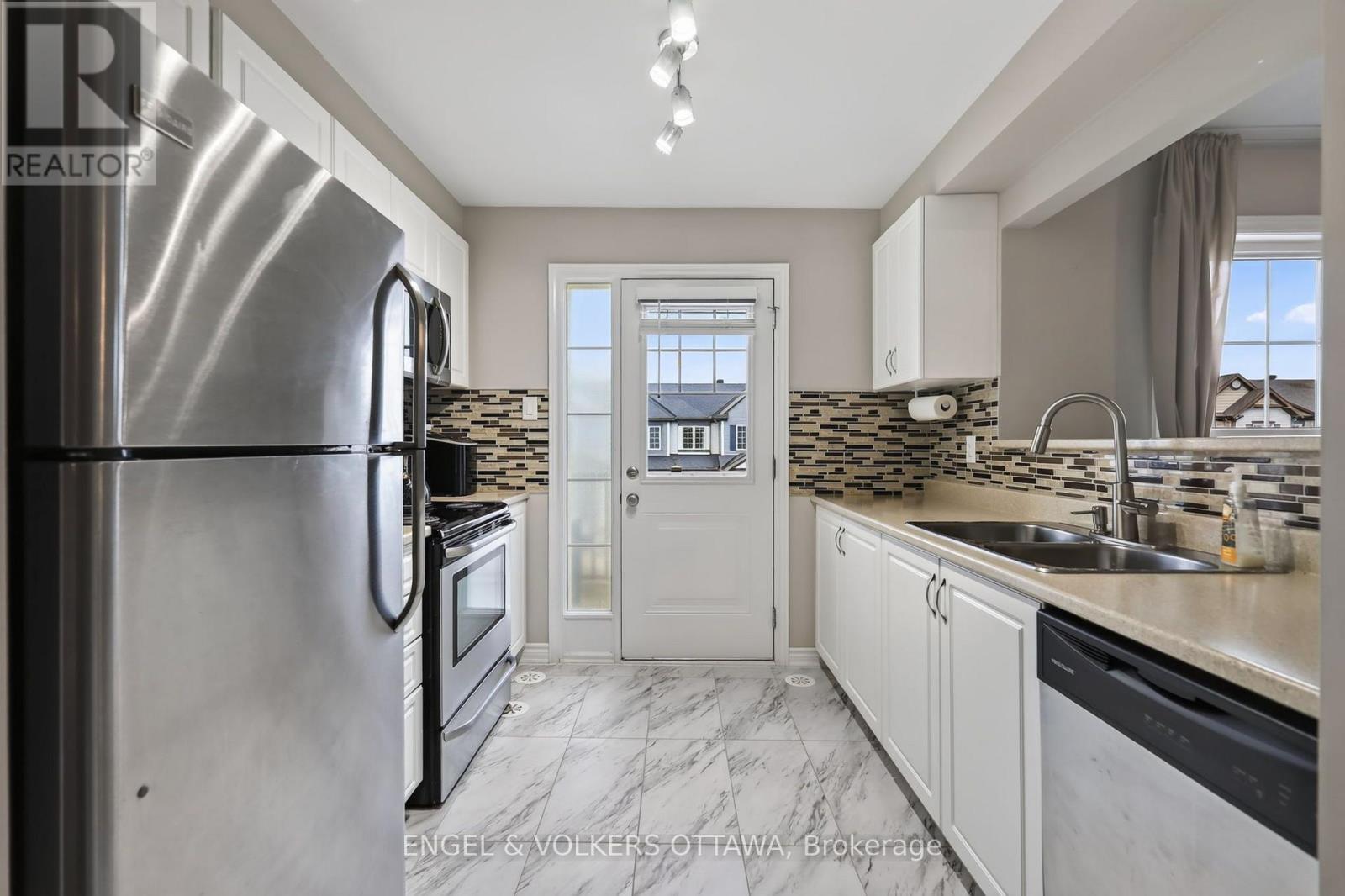 380 Sweet Grass Circle, Ottawa, Ontario  K2J 5W9 - Photo 4 - X13700492
