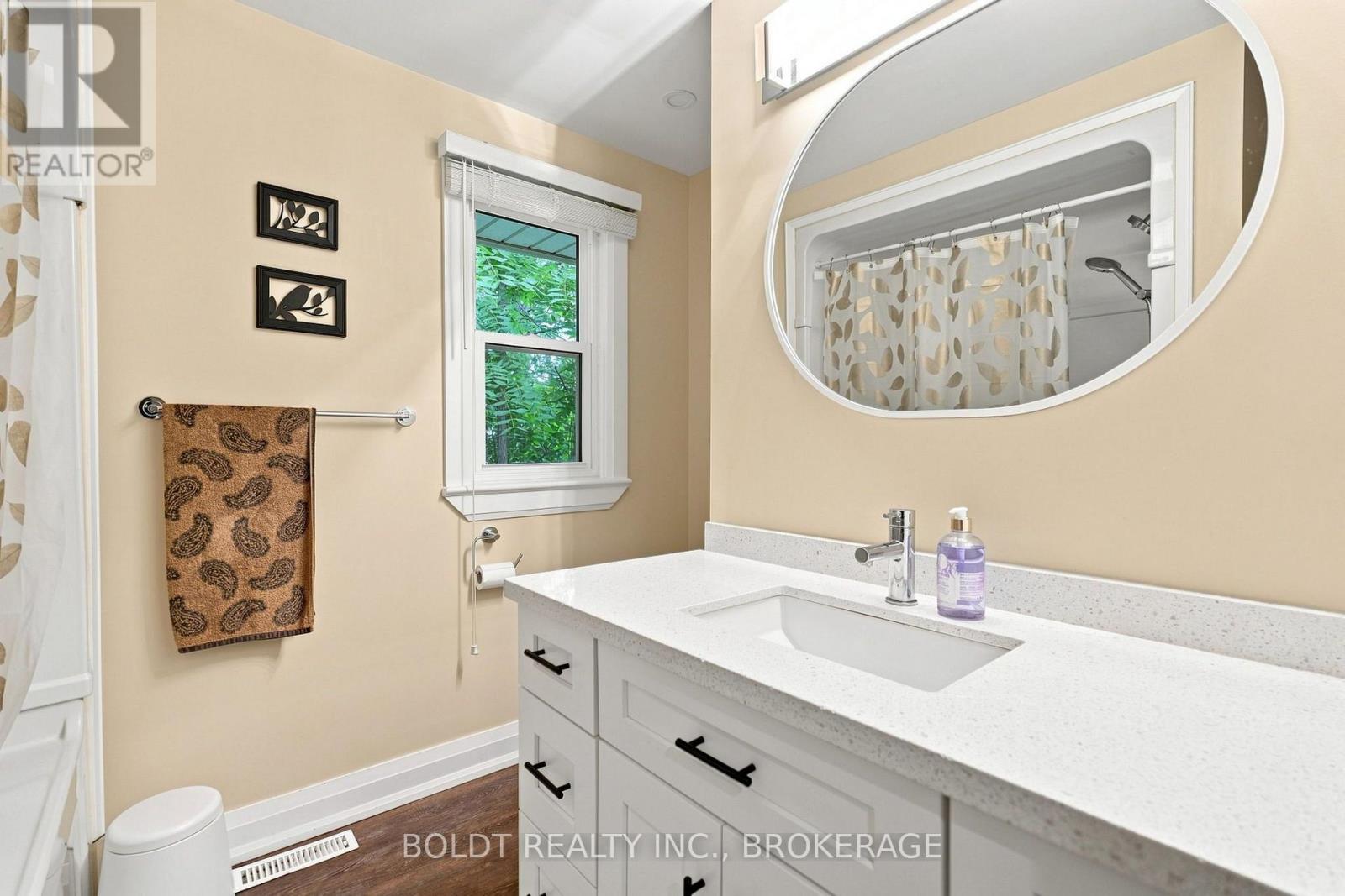 8166 Thorold Stone (Main) Road, Niagara Falls, Ontario  L2H 1A6 - Photo 11 - X13700452