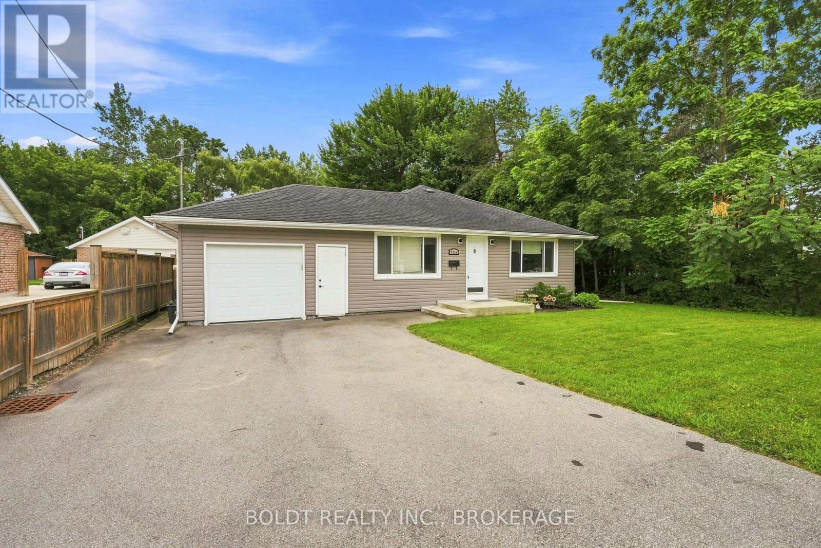 8166 Thorold Stone (Main) Road, Niagara Falls, Ontario  L2H 1A6 - Photo 2 - X13700452