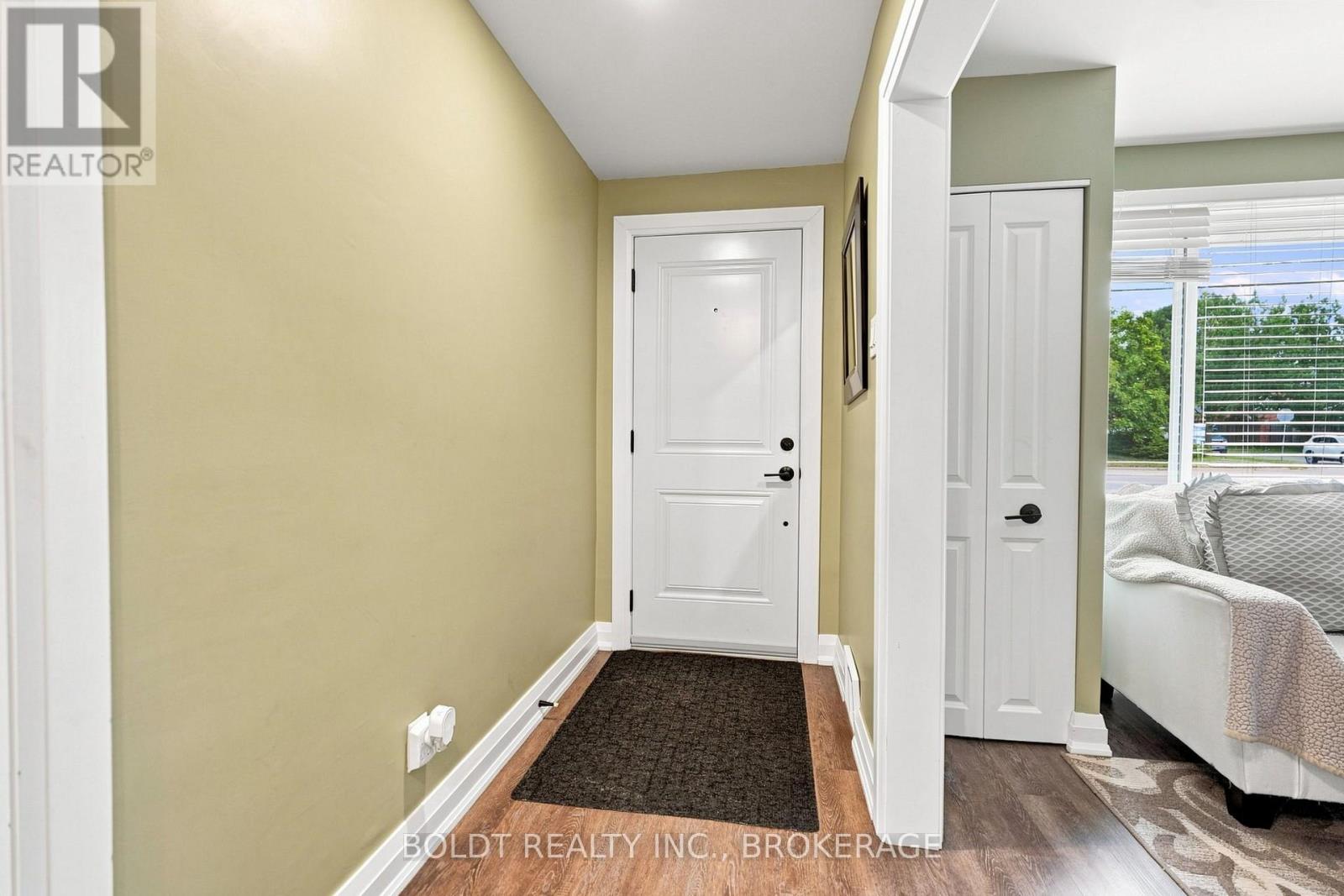 8166 Thorold Stone (Main) Road, Niagara Falls, Ontario  L2H 1A6 - Photo 3 - X13700452
