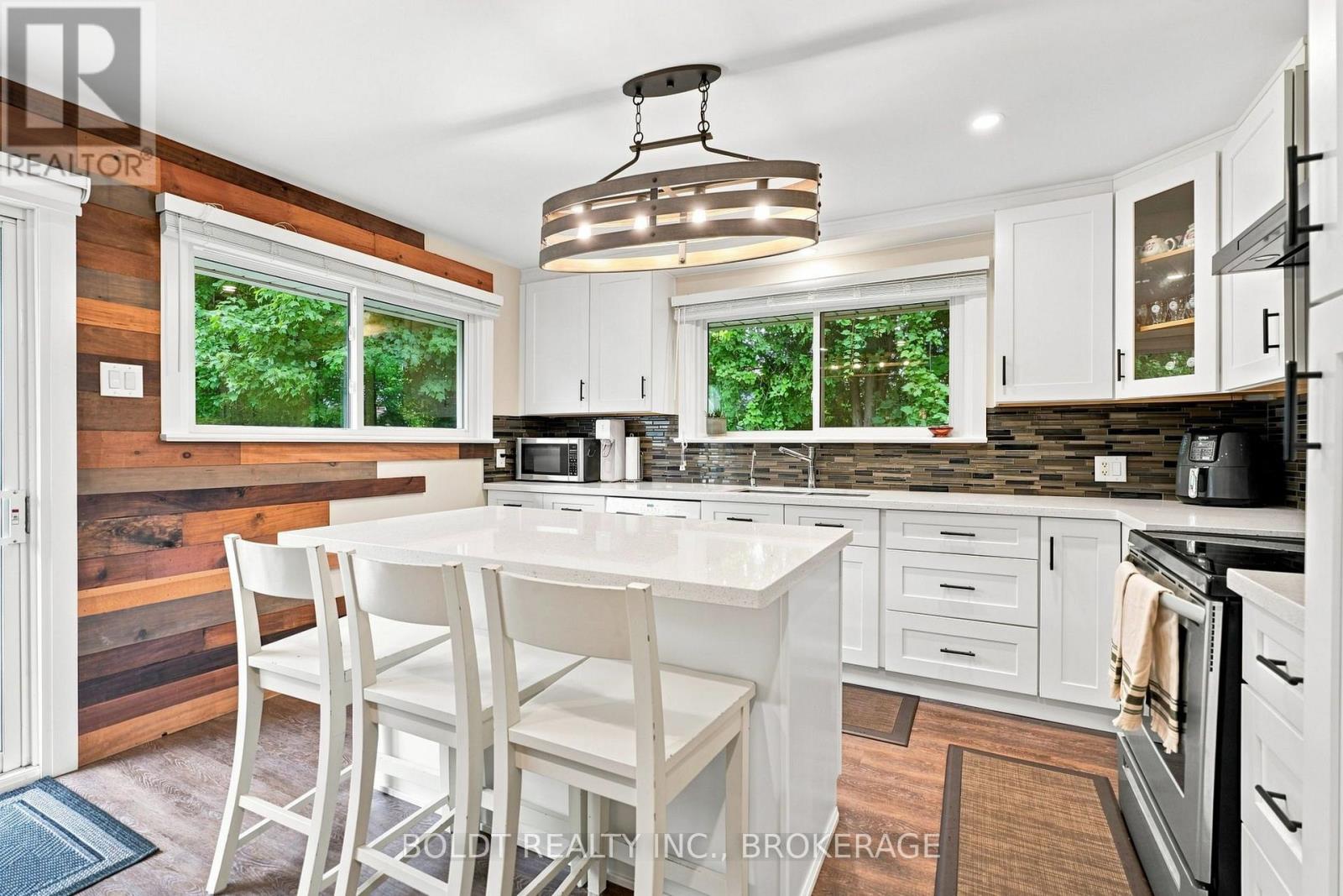 8166 Thorold Stone (Main) Road, Niagara Falls, Ontario  L2H 1A6 - Photo 6 - X13700452