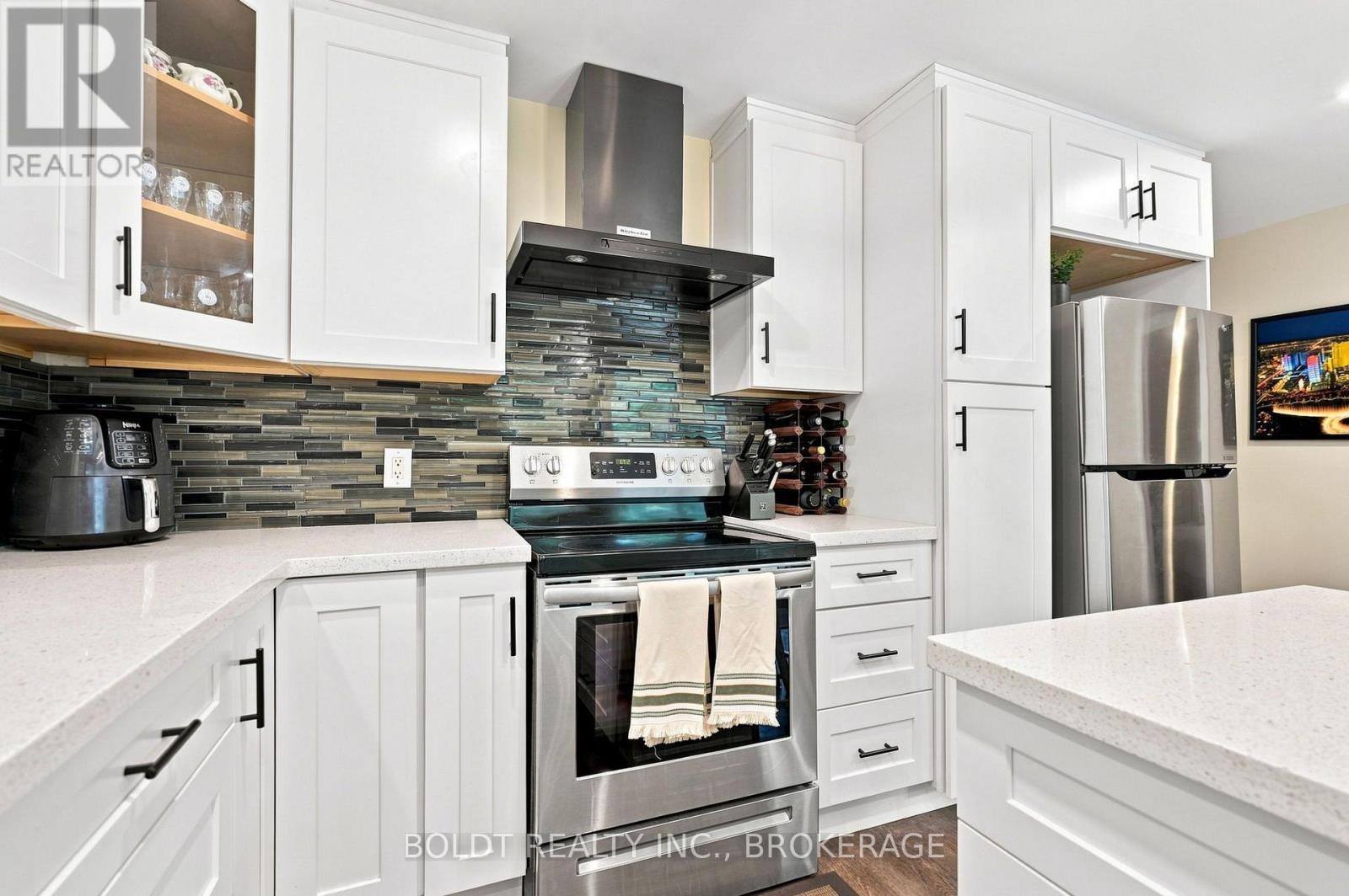 8166 Thorold Stone (Main) Road, Niagara Falls, Ontario  L2H 1A6 - Photo 9 - X13700452
