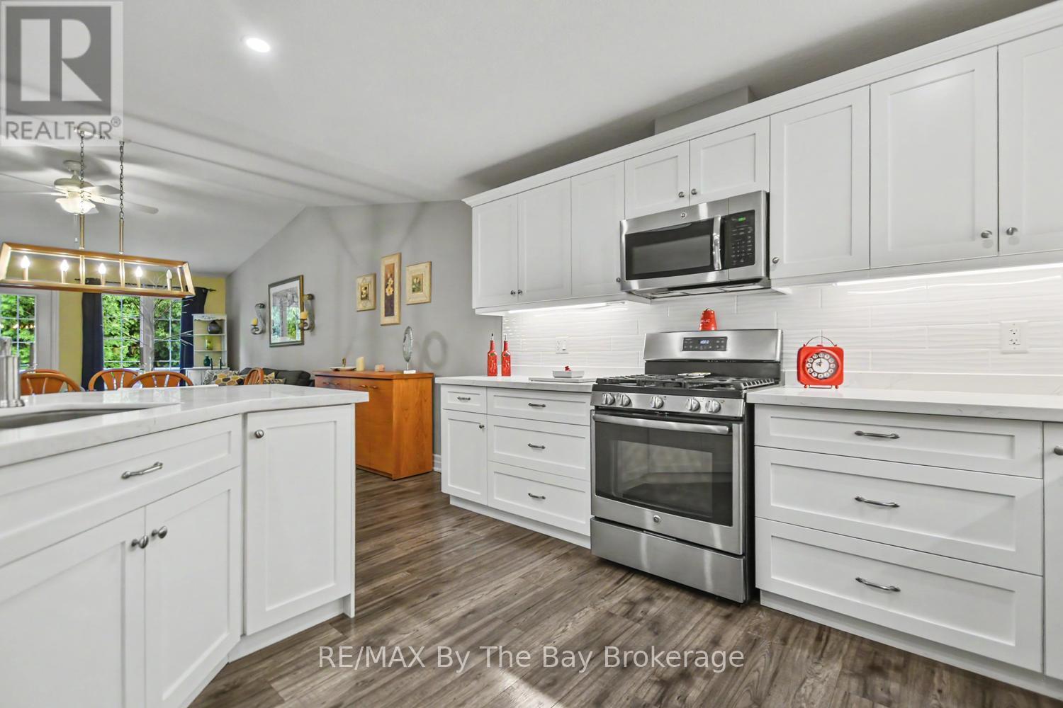 148 New York Avenue, Wasaga Beach, Ontario  L9Z 3A8 - Photo 13 - S13698982