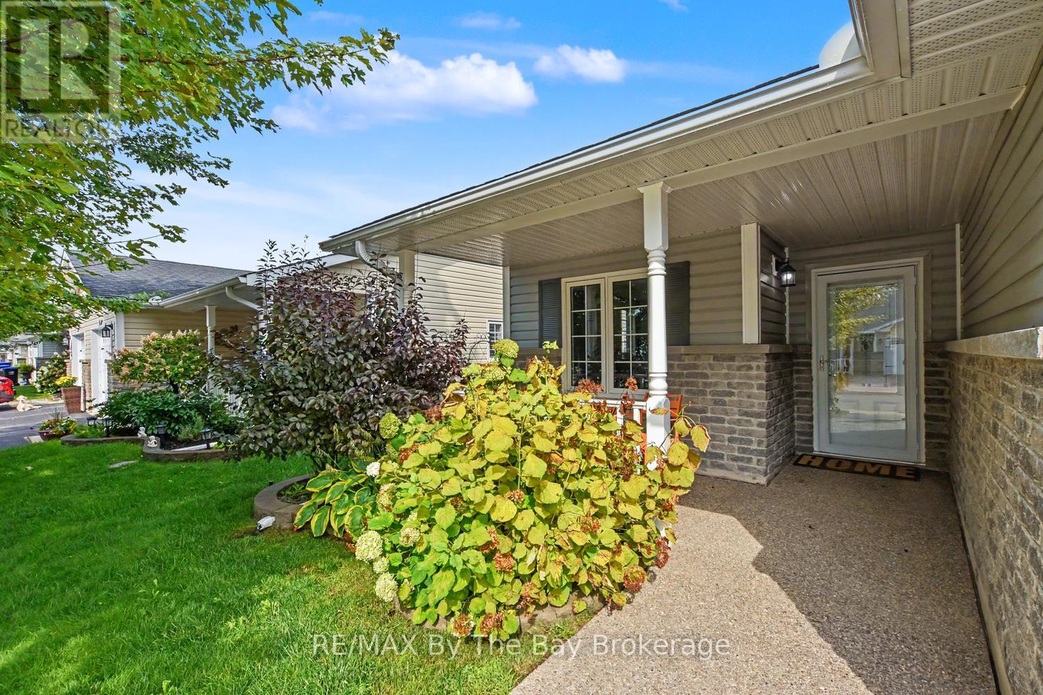 148 New York Avenue, Wasaga Beach, Ontario  L9Z 3A8 - Photo 5 - S13698982