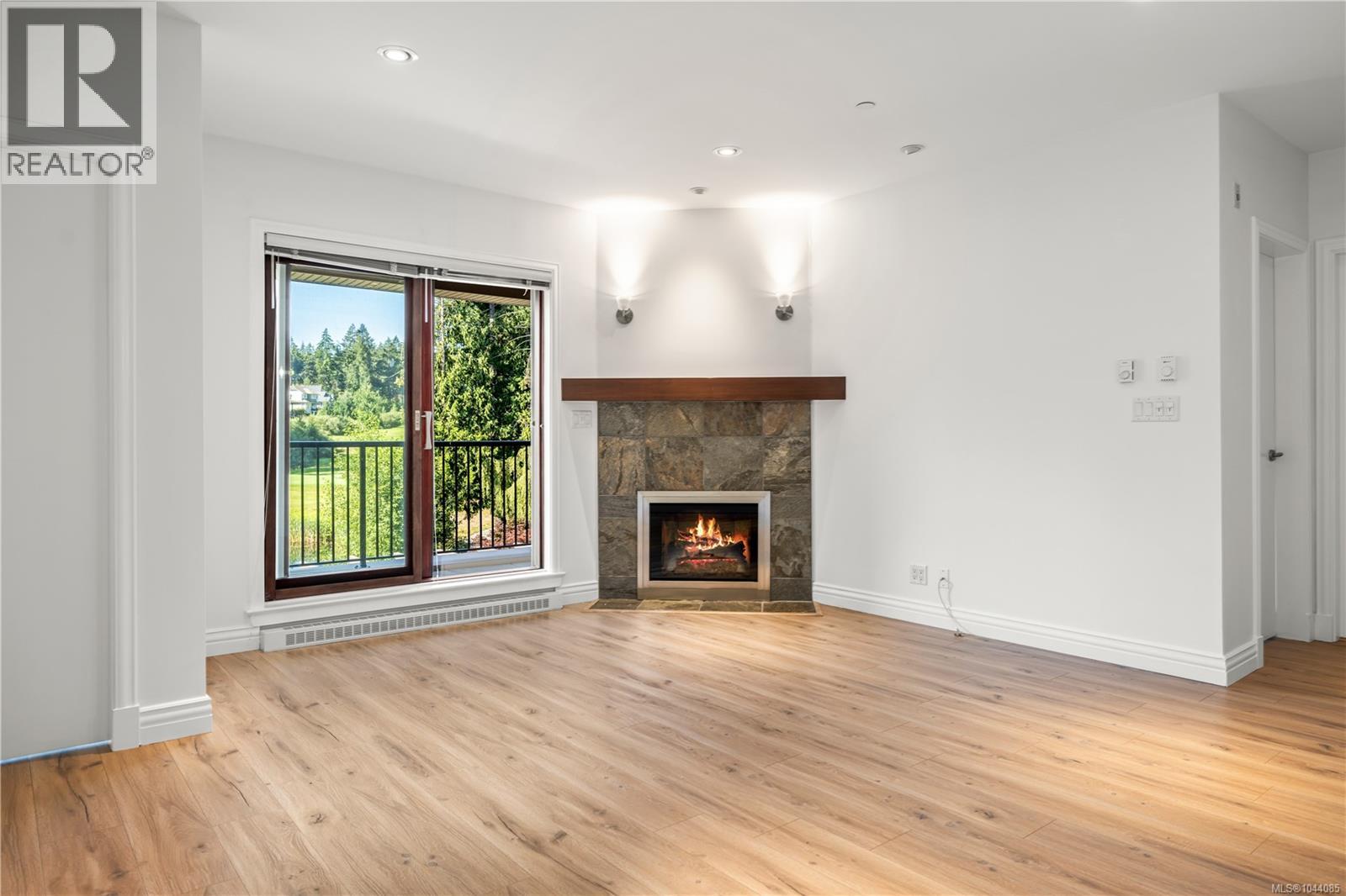 204 1325 Bear Mountain Pkwy S, Langford, British Columbia V9B 6T8 - Photo 4 - 1044085