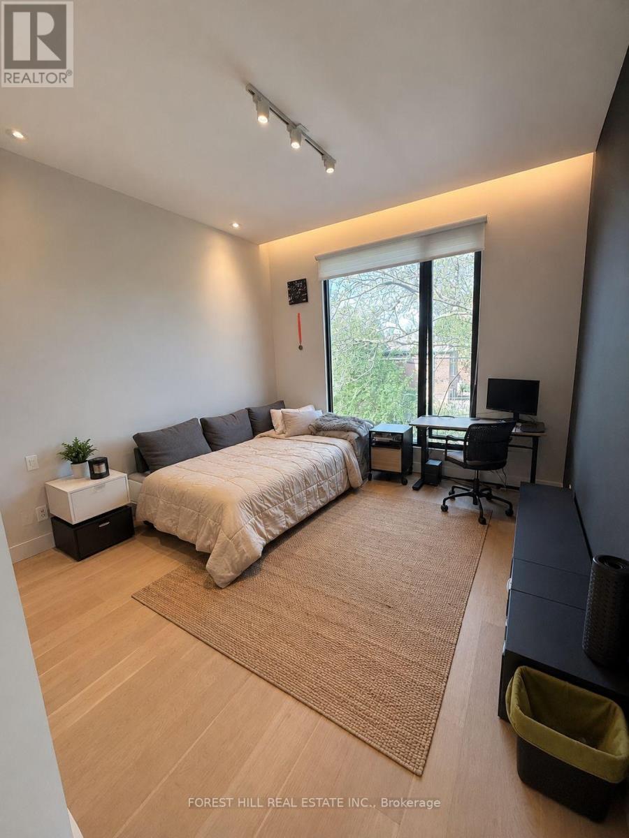 150 RUSHTON ROAD Toronto (Wychwood), ON M6G 3J1