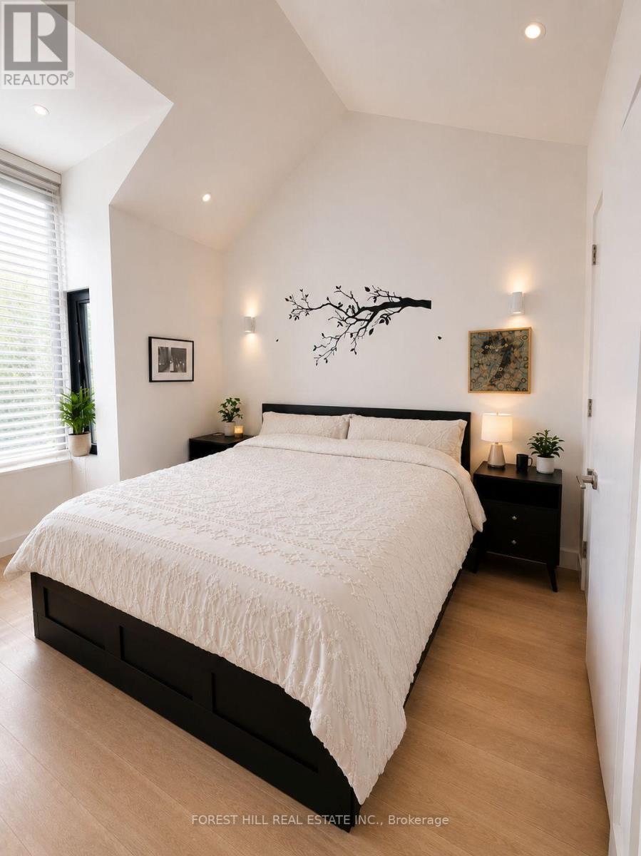 150 RUSHTON ROAD Toronto (Wychwood), ON M6G 3J1