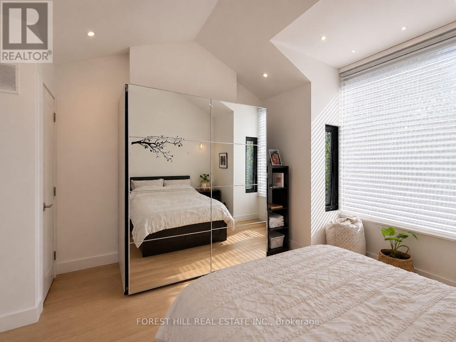 150 RUSHTON ROAD Toronto (Wychwood), ON M6G 3J1