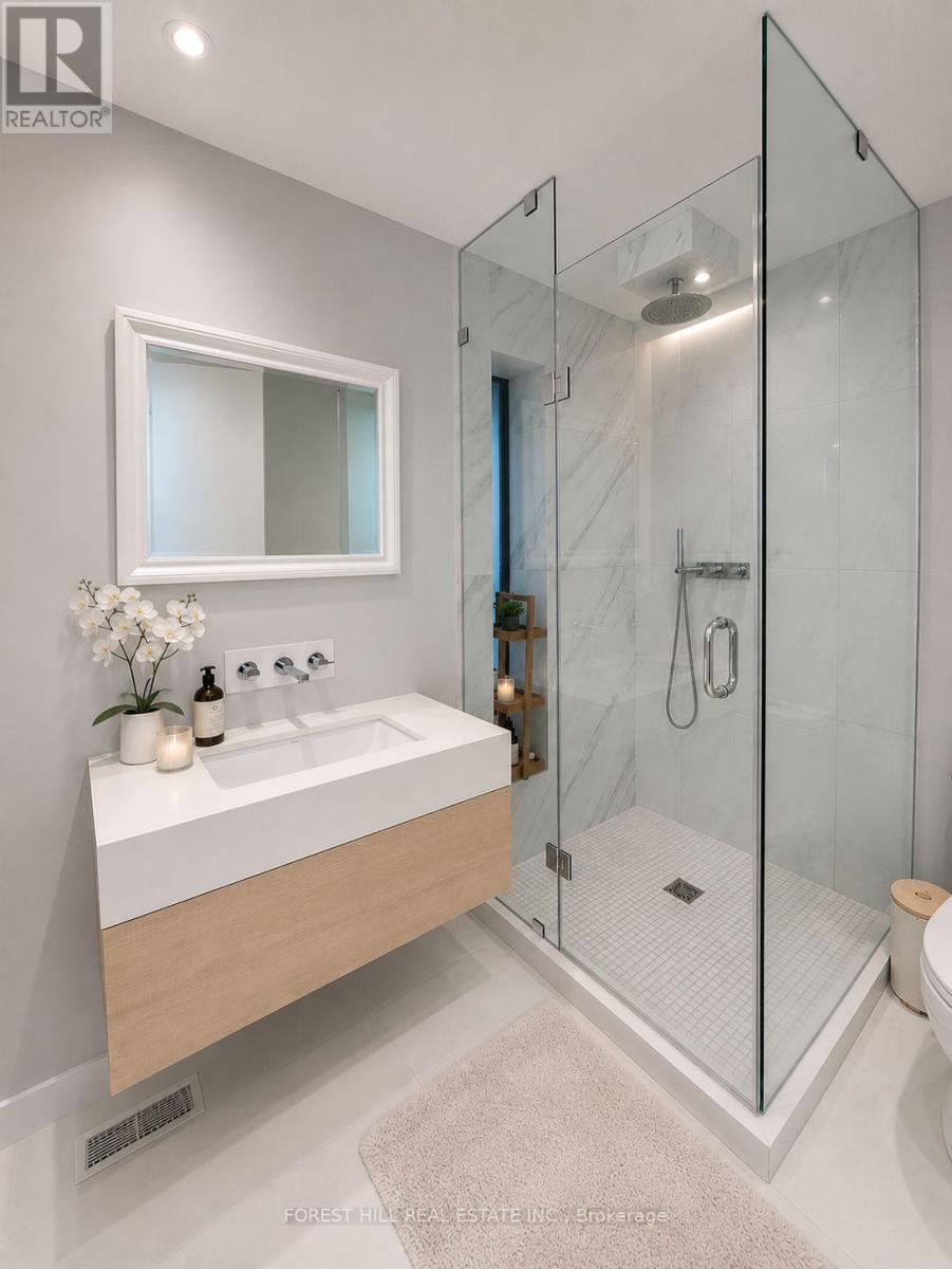150 RUSHTON ROAD Toronto (Wychwood), ON M6G 3J1