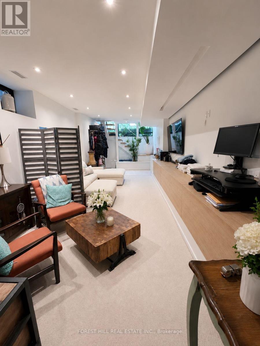 150 RUSHTON ROAD Toronto (Wychwood), ON M6G 3J1