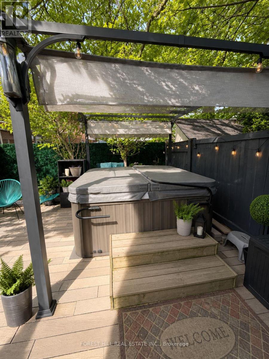 150 RUSHTON ROAD Toronto (Wychwood), ON M6G 3J1