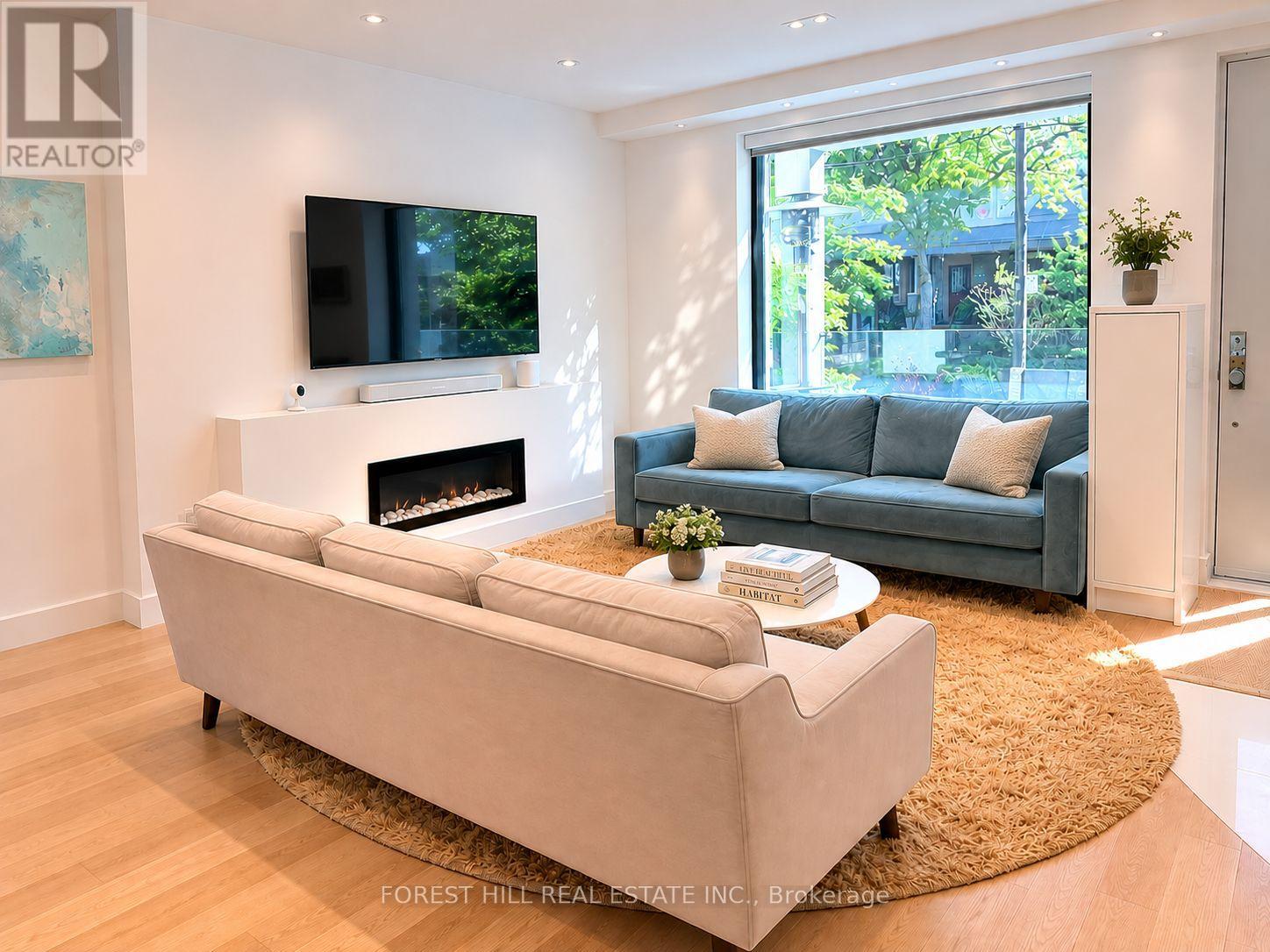 150 RUSHTON ROAD Toronto (Wychwood), ON M6G 3J1