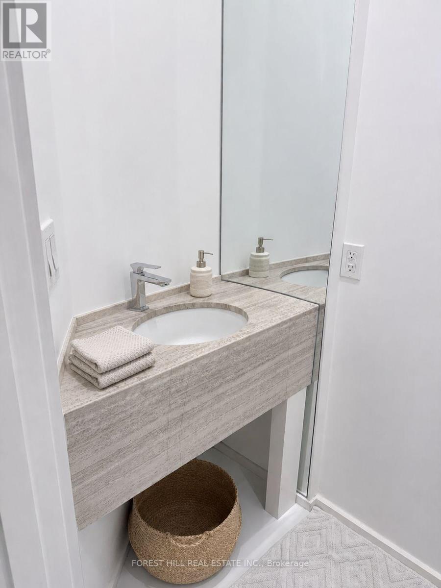 150 RUSHTON ROAD Toronto (Wychwood), ON M6G 3J1