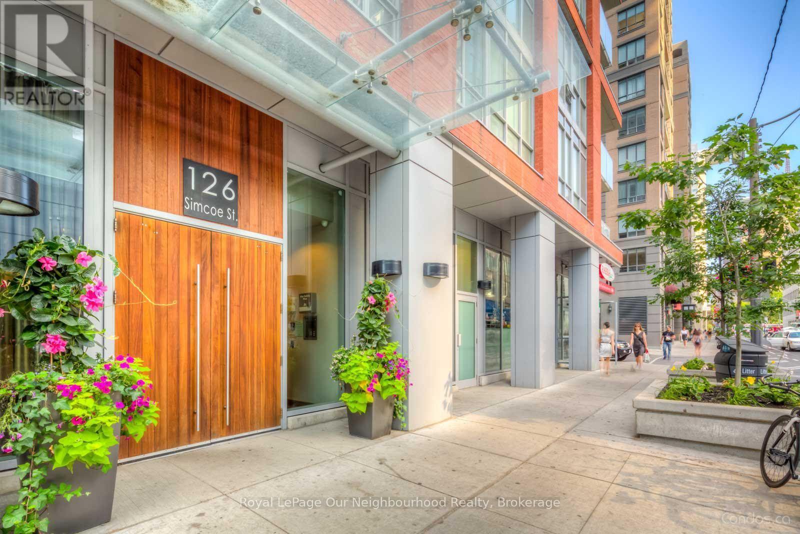 2106 - 126 Simcoe Street, Toronto, Ontario M5H 4E6 - Photo 4 - C13700474