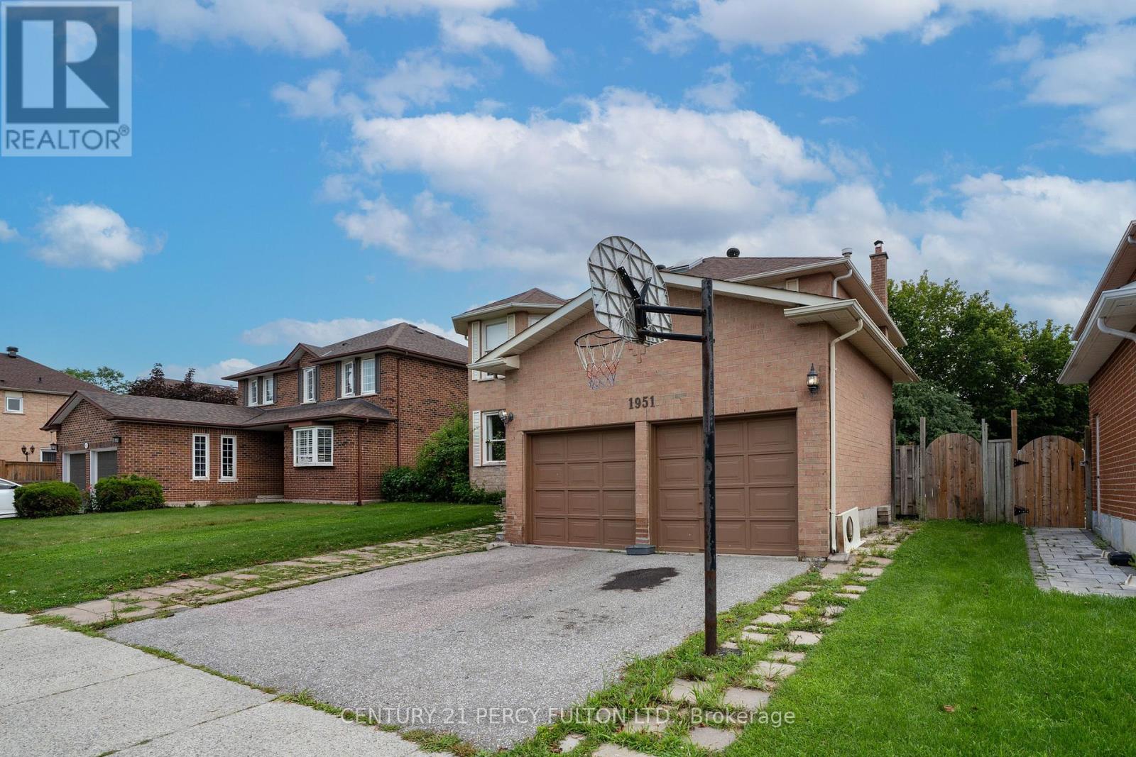 1951 Rosebank Road, Pickering, Ontario  L1V 1P7 - Photo 2 - E13700418