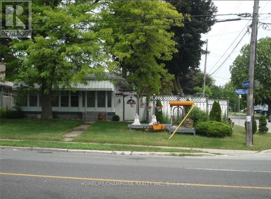 <div class="slider-price">$1,199,000</div><p>365 Bellamy Road N, Toronto, Ontario</p>