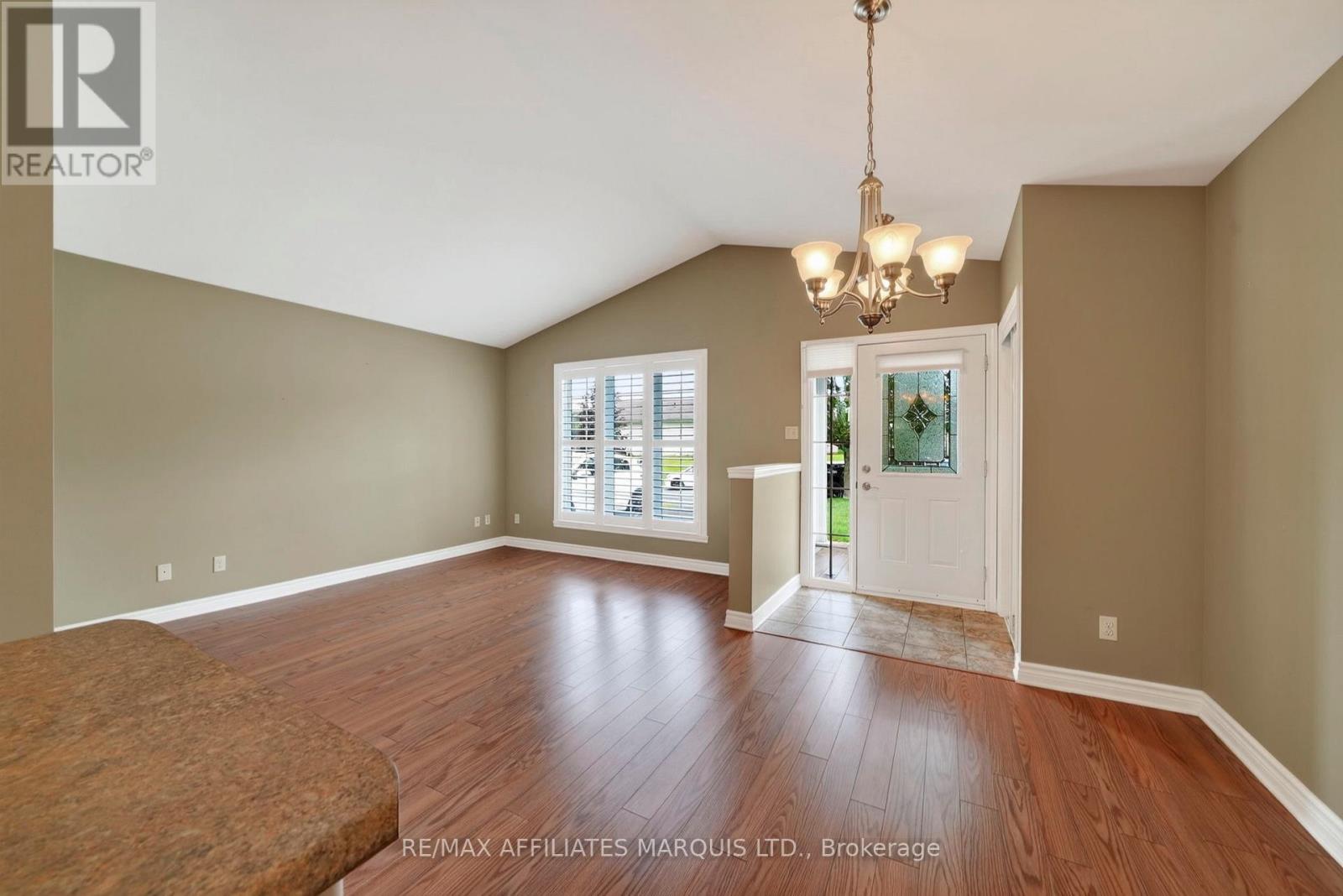 121 Gail Elizabeth Court, Cornwall, Ontario K6H 0A7 - Photo 3 - X13700420