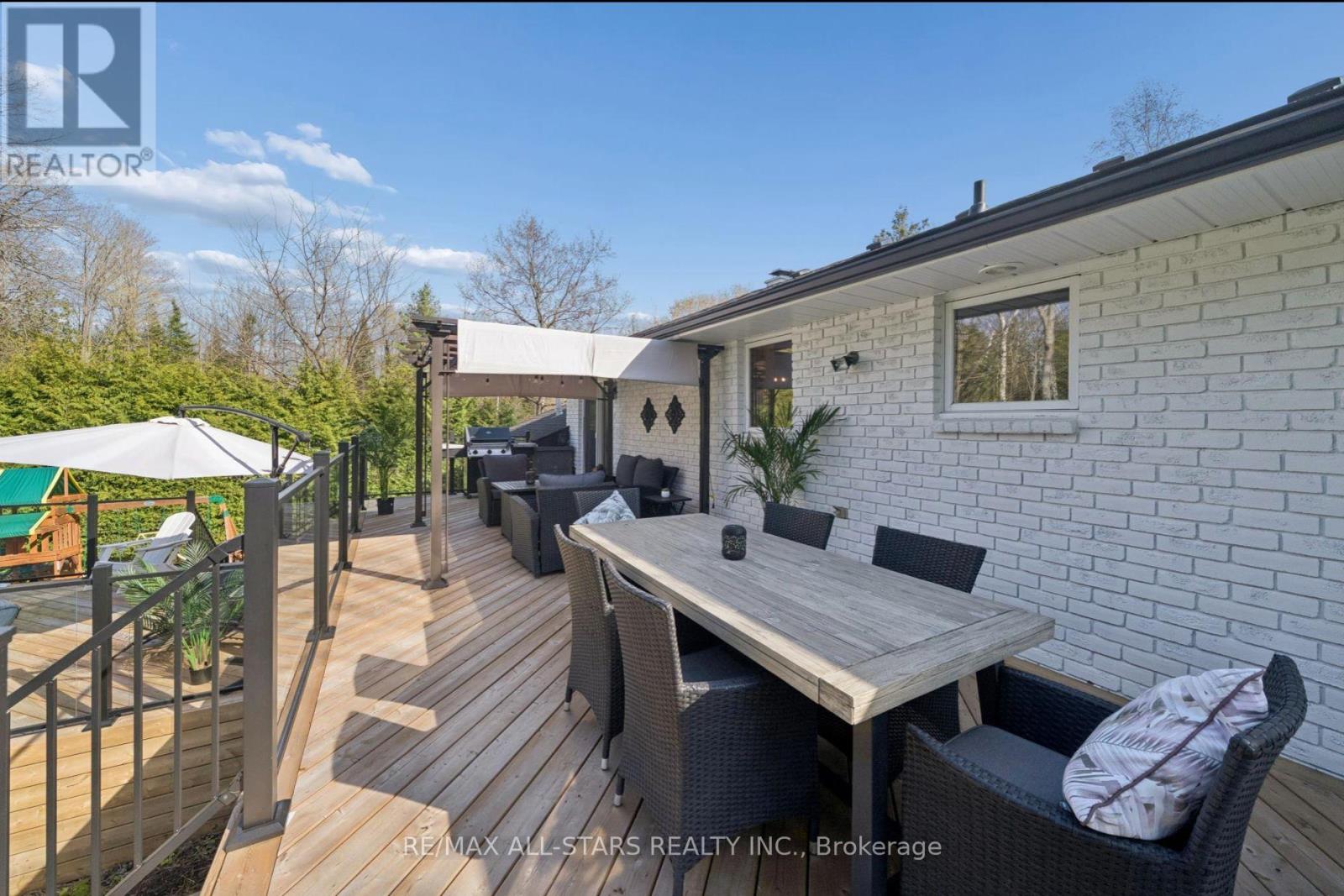 127 Pinecrest Road, Georgina, Ontario  L0E 1N0 - Photo 3 - N13700276