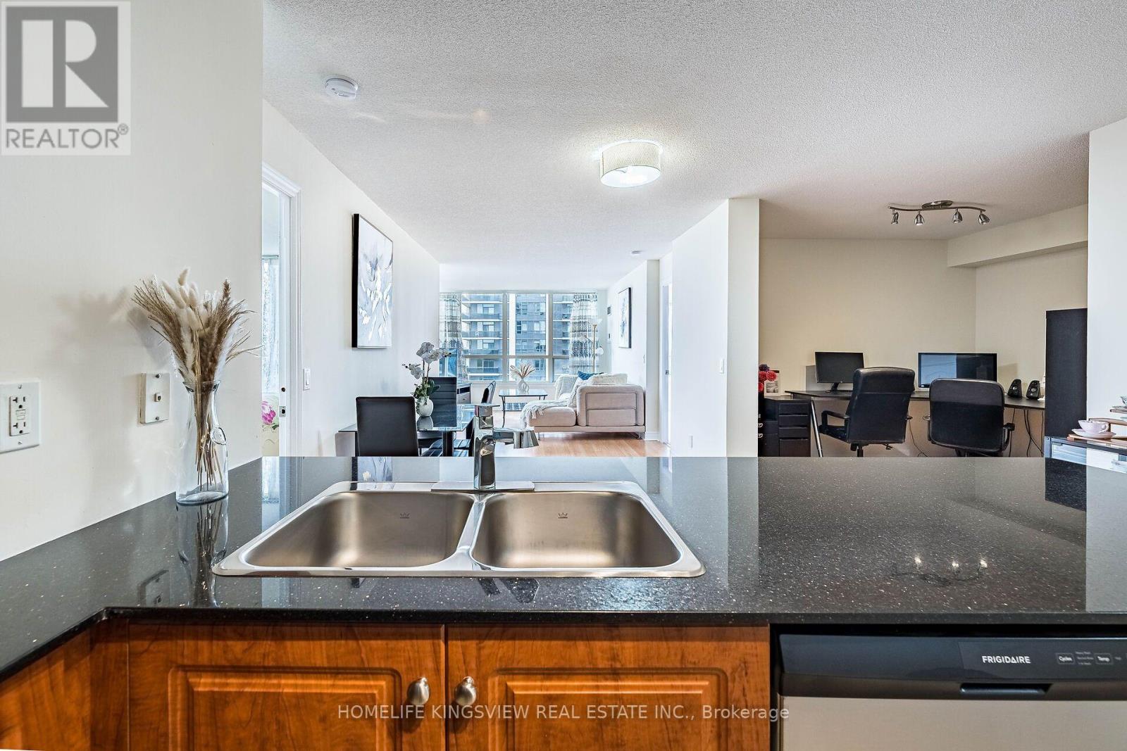 807 - 60 Disera Drive, Vaughan, Ontario  L4J 9G1 - Photo 18 - N13700322