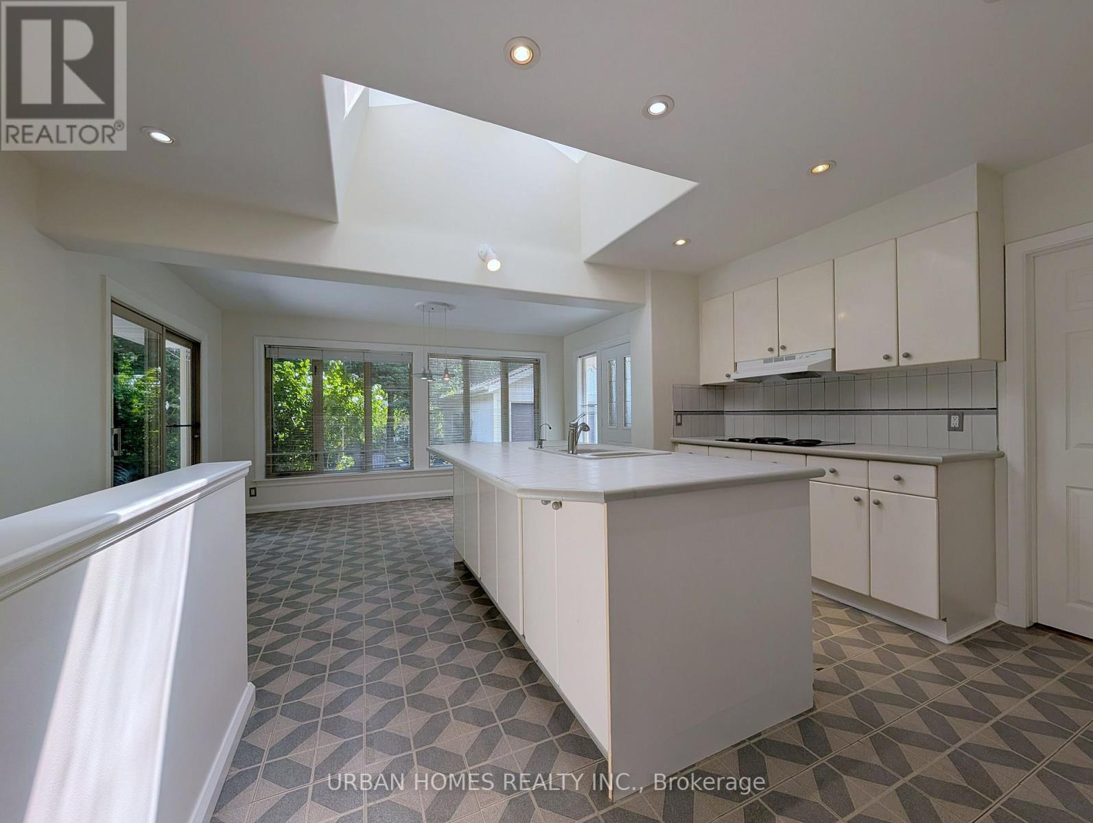 380 Mill Street, Richmond Hill (Mill Pond), Ontario  L4C 4B9 - Photo 4 - N13700366