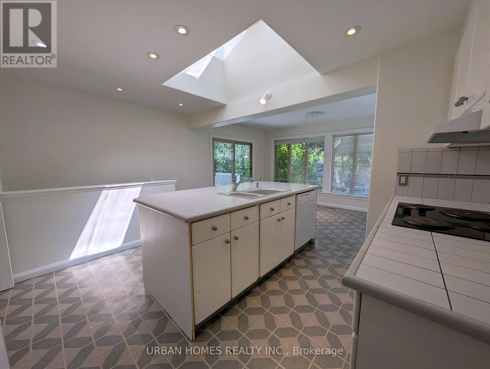 380 Mill Street, Richmond Hill (Mill Pond), Ontario  L4C 4B9 - Photo 6 - N13700366