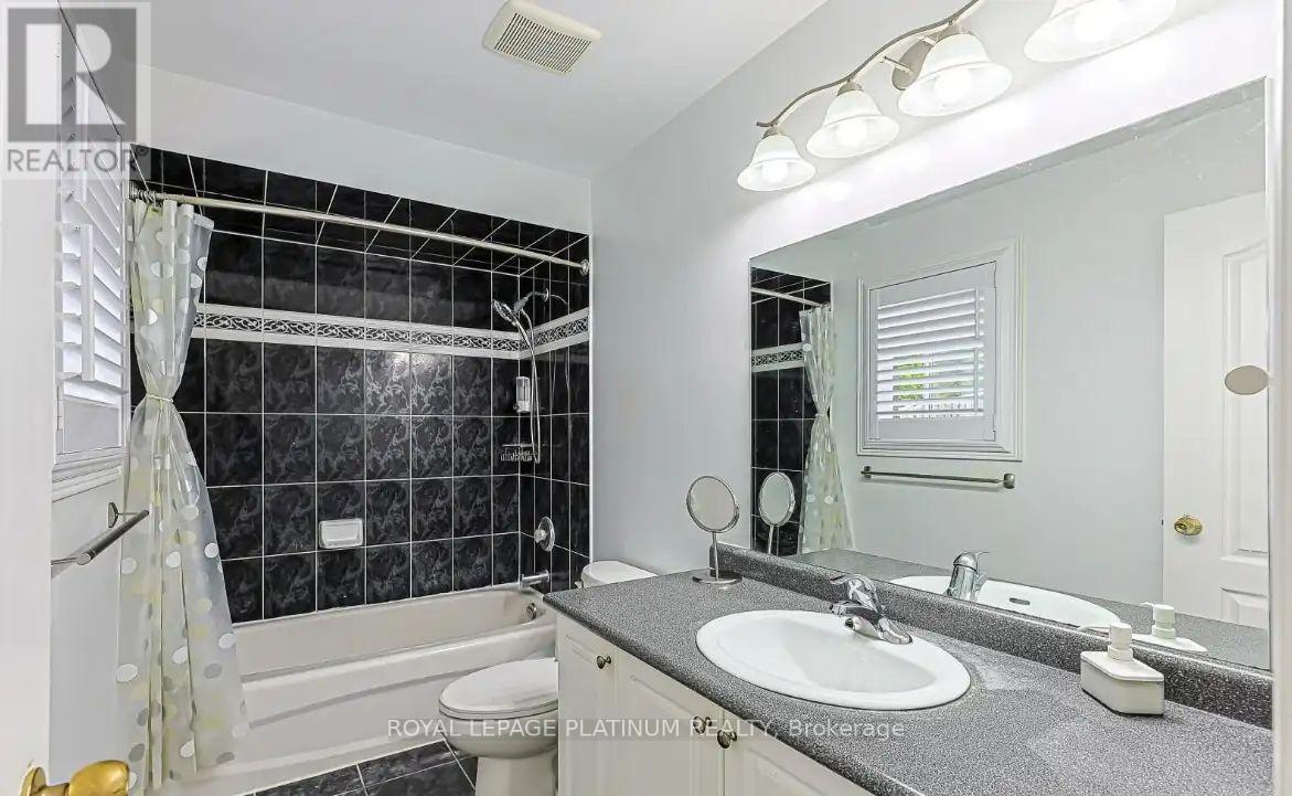24 Smith Street, Bradford West Gwillimbury (Bradford), Ontario  L3Z 3C9 - Photo 7 - N13700500