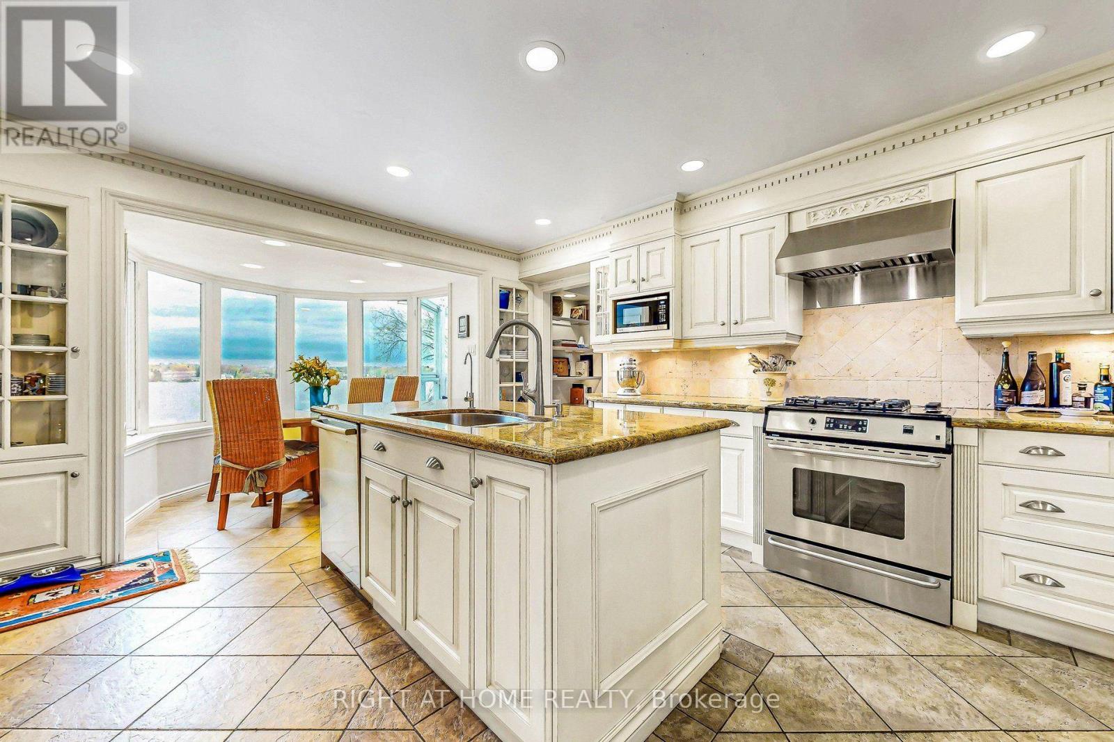 566 Sunset Beach Road, Richmond Hill, Ontario  L4E 3J8 - Photo 11 - N13700502