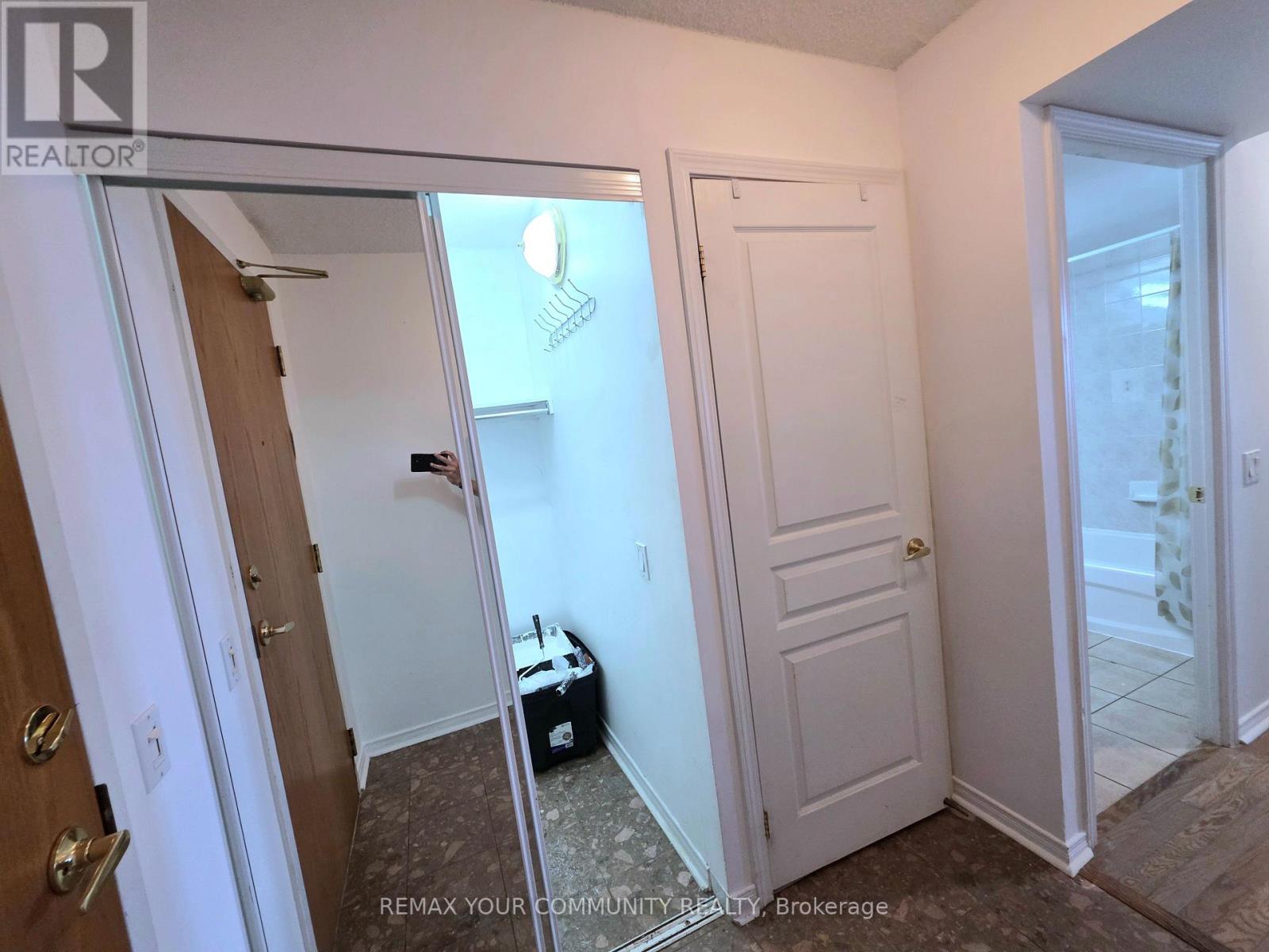 916 - 9 Northern Heights Drive E Drive, Richmond Hill (Langstaff), Ontario  L4B 4M6 - Photo 3 - N13700544