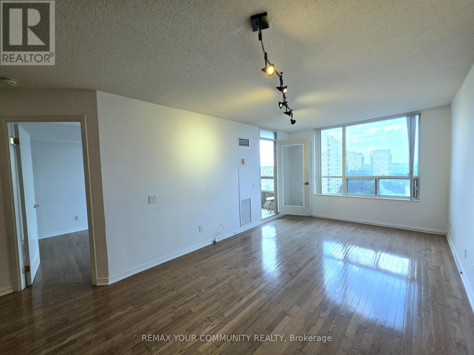 916 - 9 Northern Heights Drive E Drive, Richmond Hill (Langstaff), Ontario  L4B 4M6 - Photo 5 - N13700544