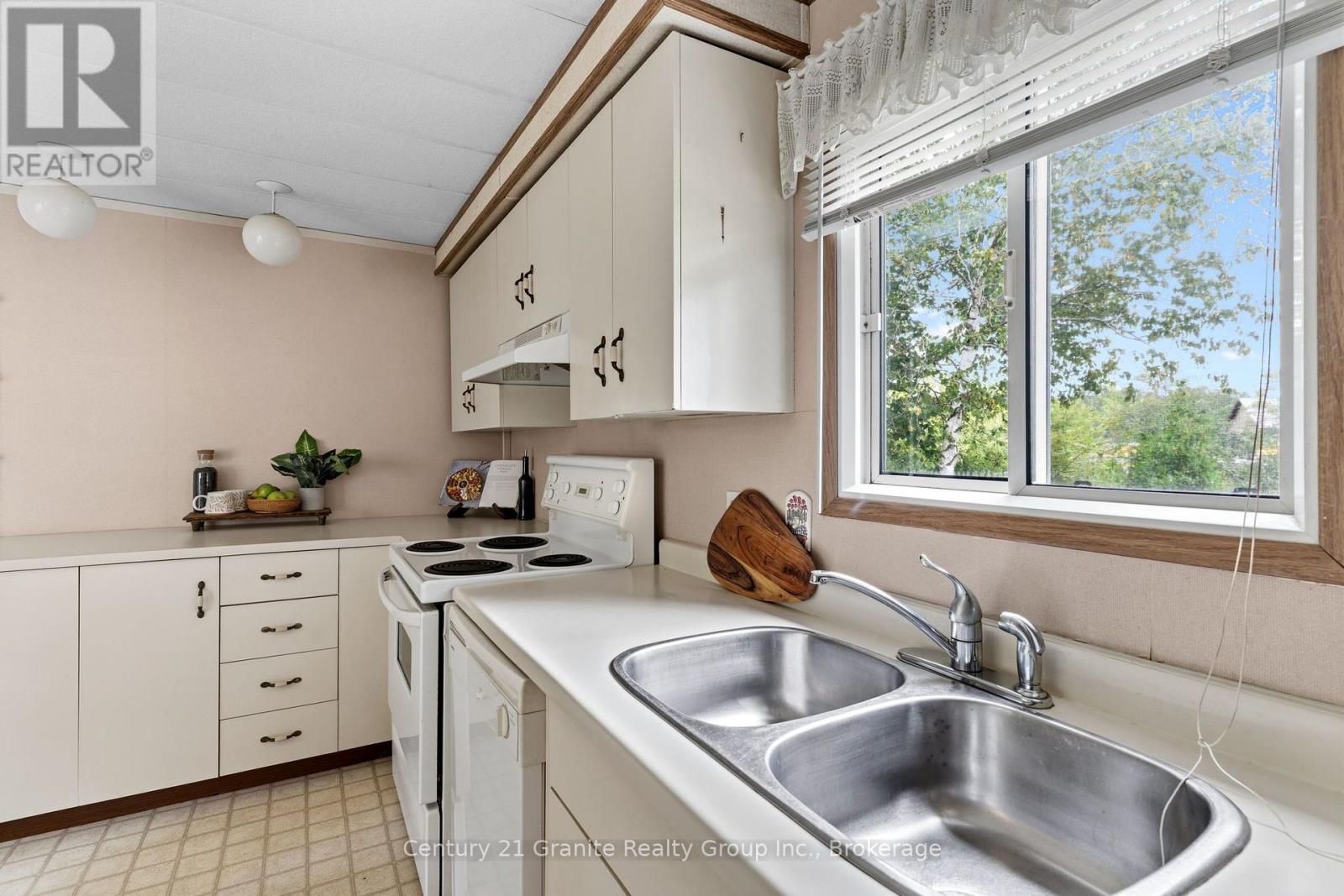 1105 Eighth Lane, Minden Hills, Ontario  K0M 2K0 - Photo 11 - X13700362