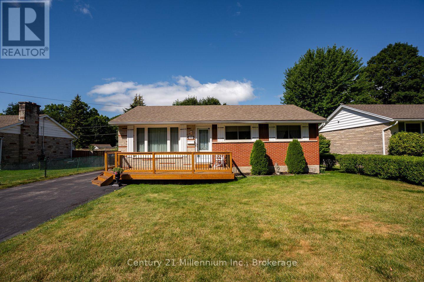 148 7th Avenue E, Owen Sound, Ontario  N4K 2W7 - Photo 2 - X13700504