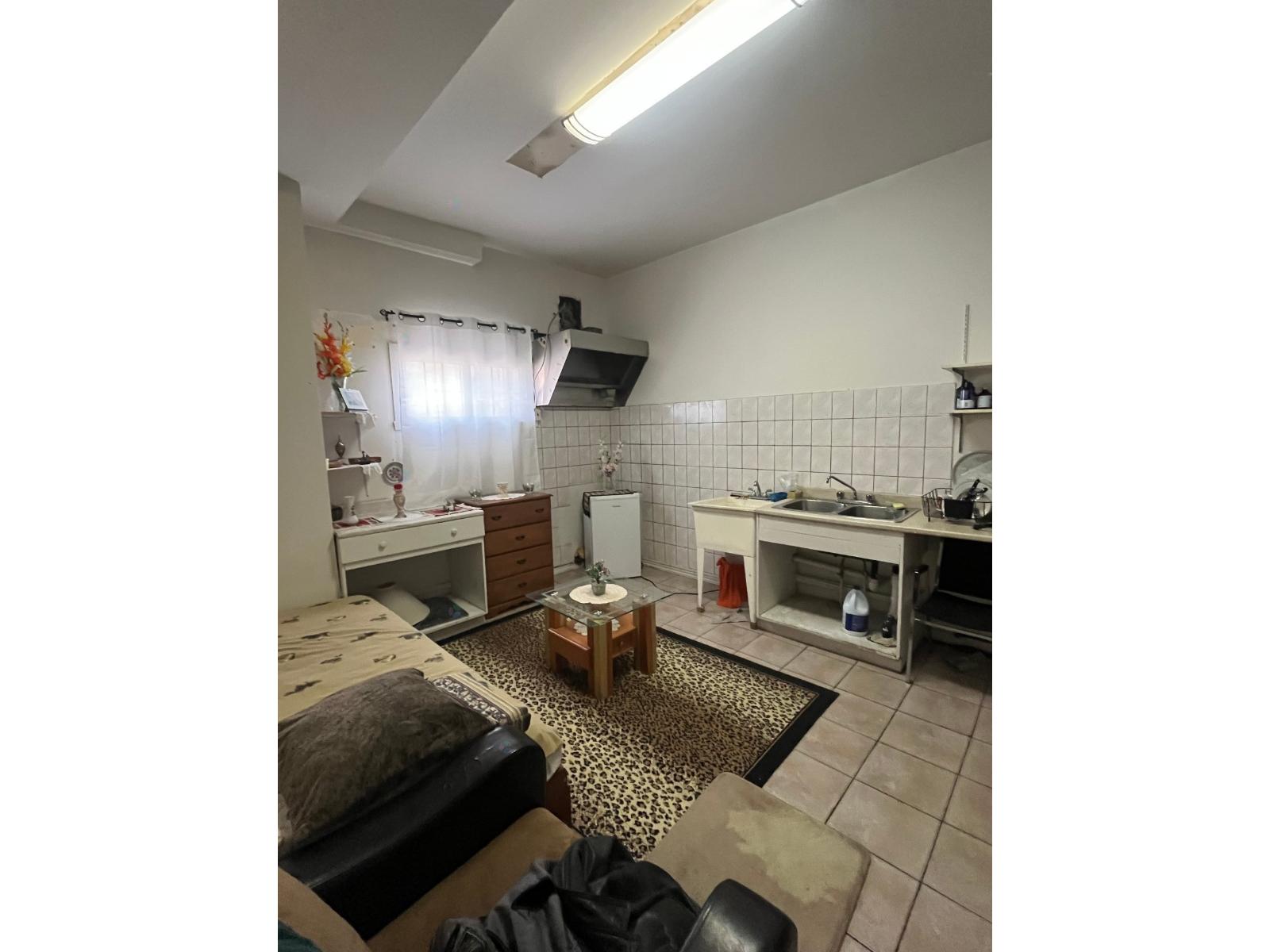 9015-9017 Rue Airlie Montréal (LaSalle) Quebec Canada H8R2A4 5