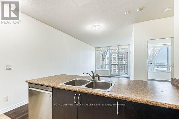 1706 - 388 Prince Of Wales Drive, Mississauga, Ontario  L5B 0A1 - Photo 11 - W13700280