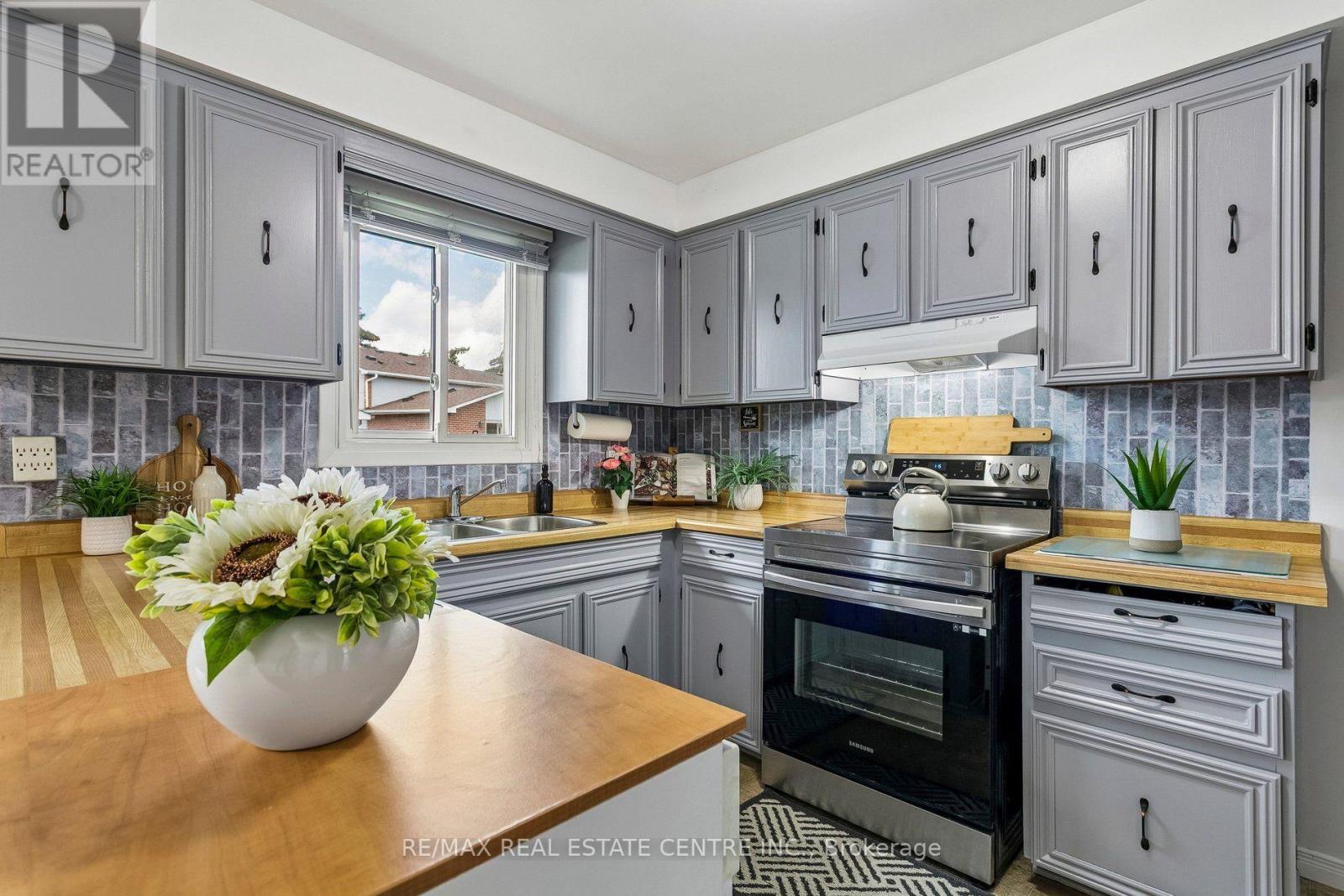 5 Hockley Path, Brampton, Ontario  L6V 3R3 - Photo 16 - W13700448