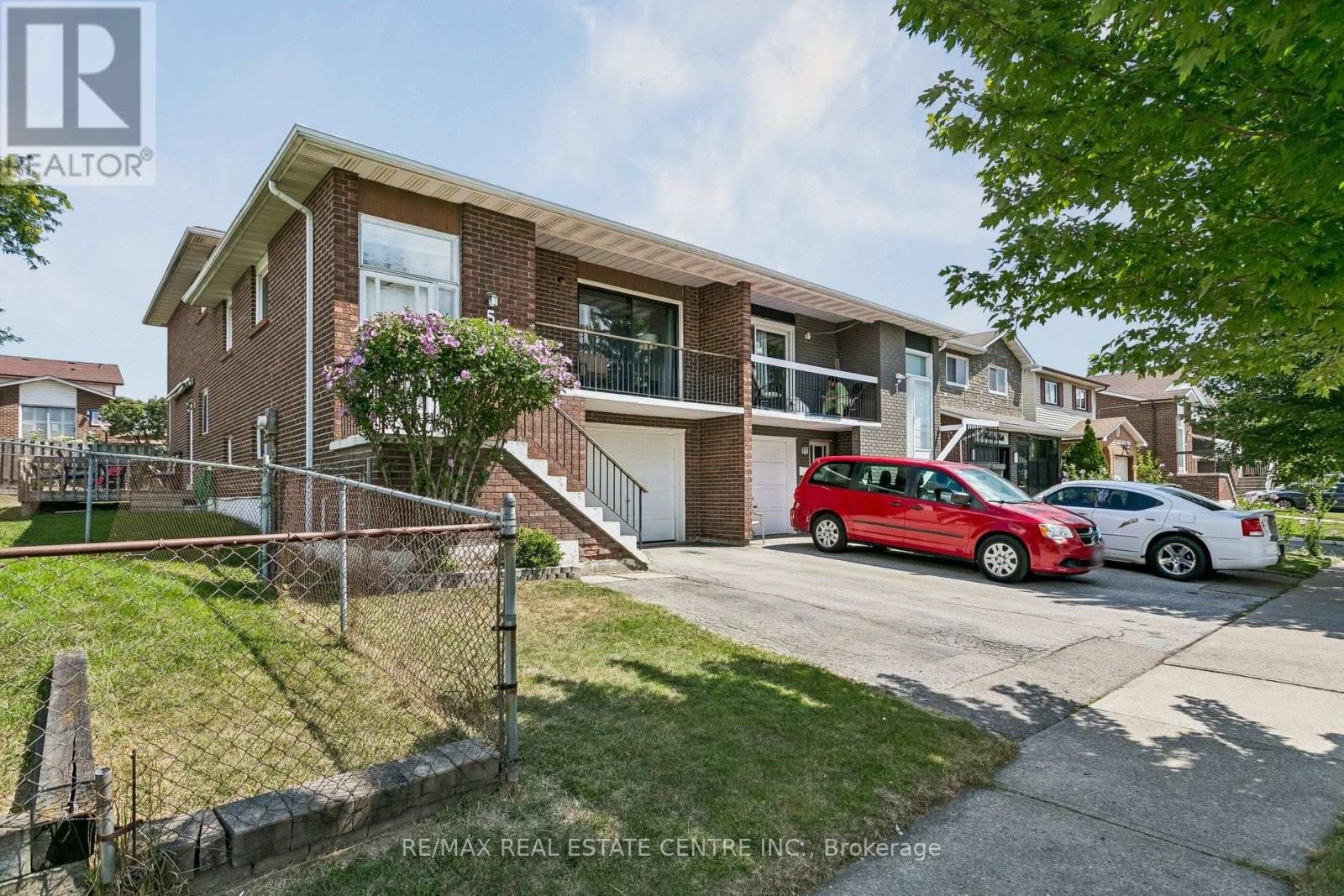 5 Hockley Path, Brampton, Ontario  L6V 3R3 - Photo 2 - W13700448