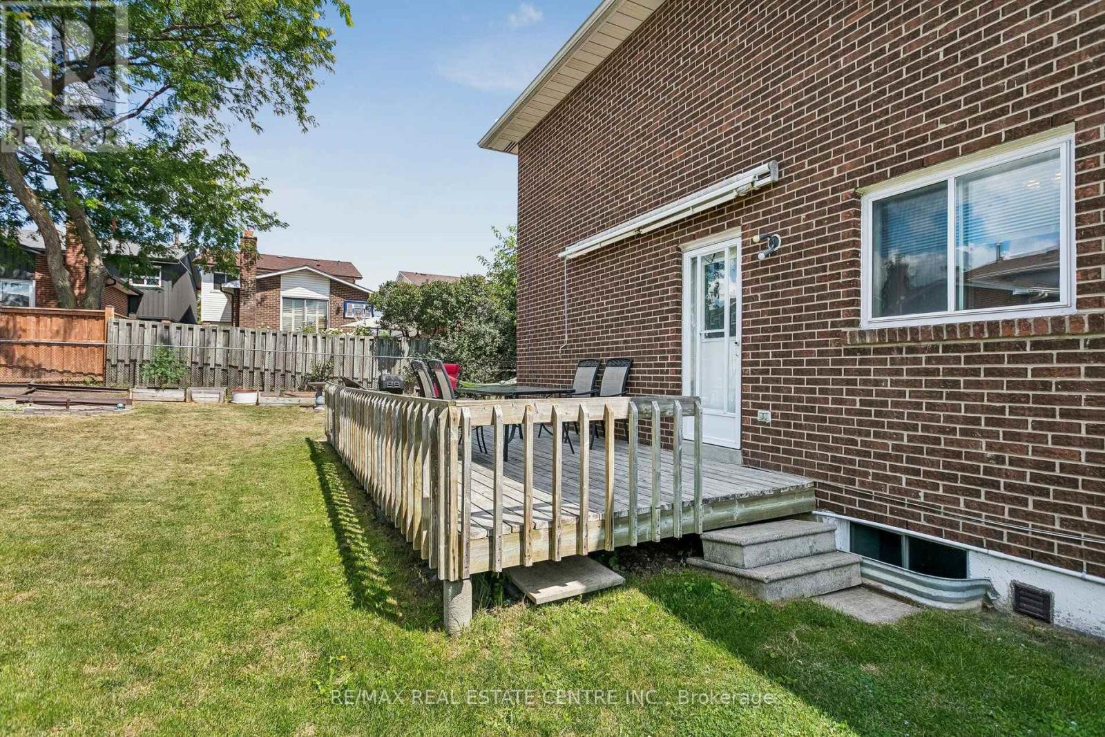 5 Hockley Path, Brampton, Ontario  L6V 3R3 - Photo 46 - W13700448