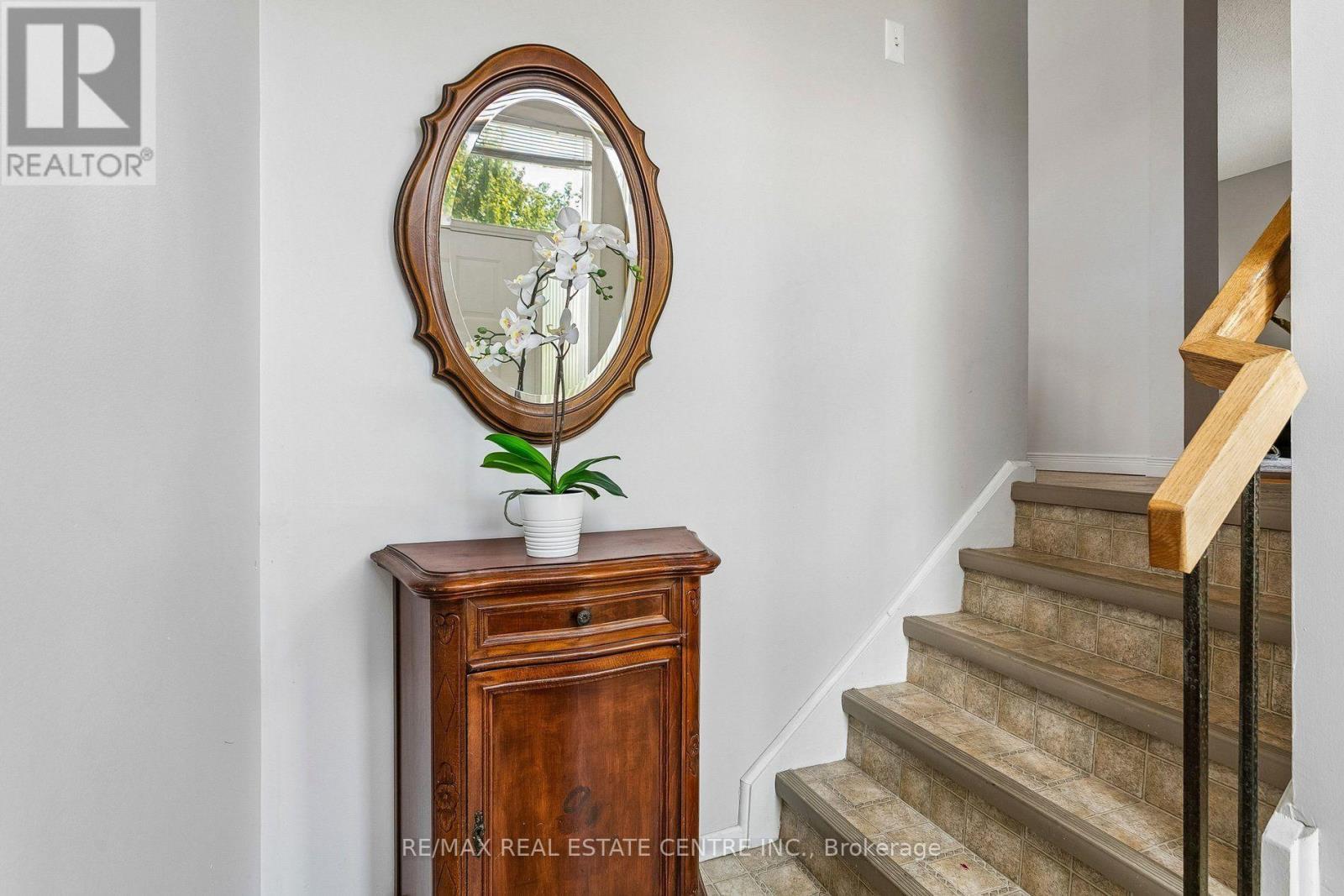 5 Hockley Path, Brampton, Ontario  L6V 3R3 - Photo 5 - W13700448