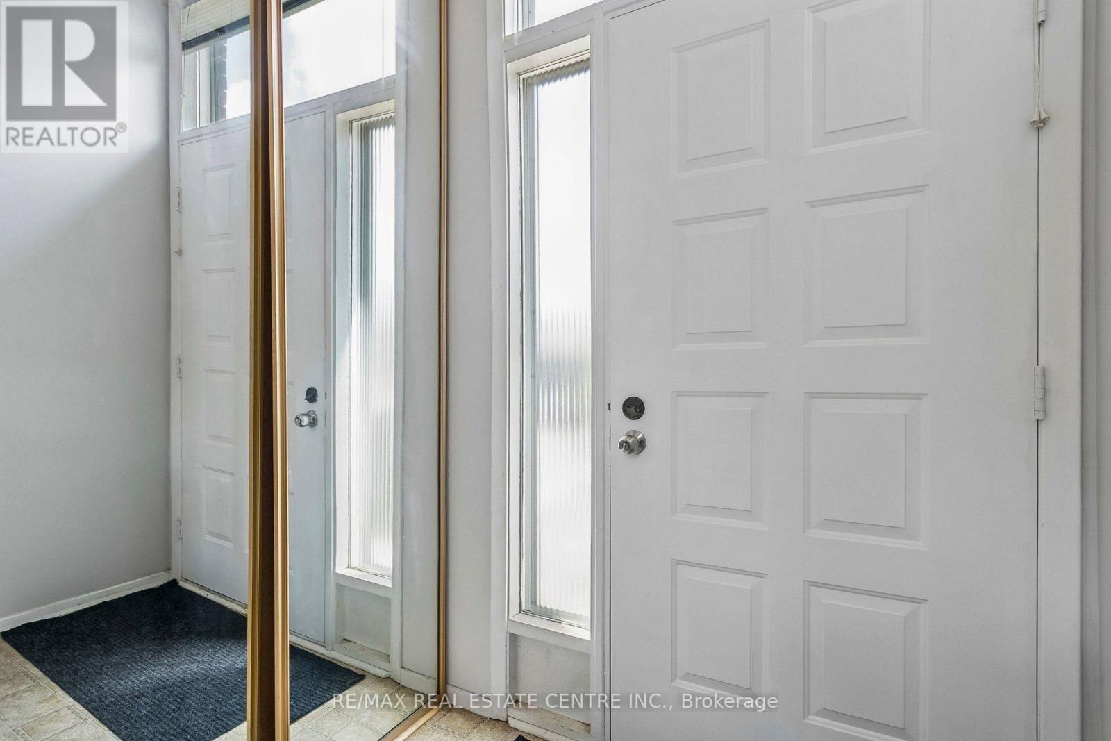 5 Hockley Path, Brampton, Ontario  L6V 3R3 - Photo 6 - W13700448