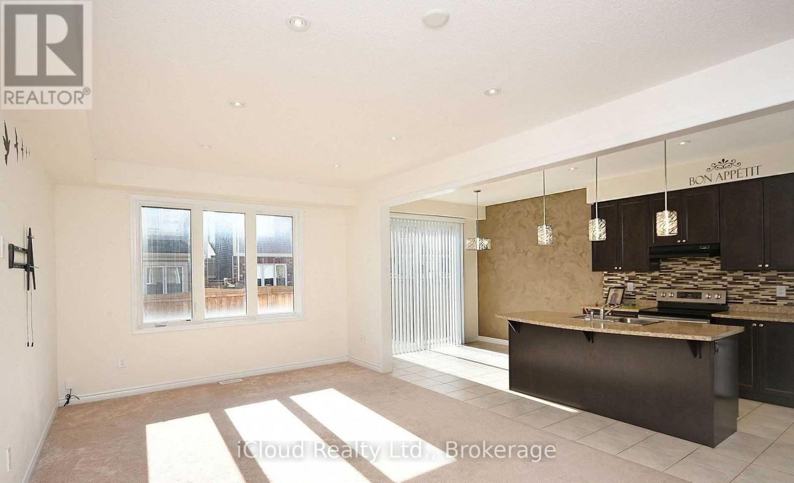 UPPER - 16 STEDFORD CRESCENT