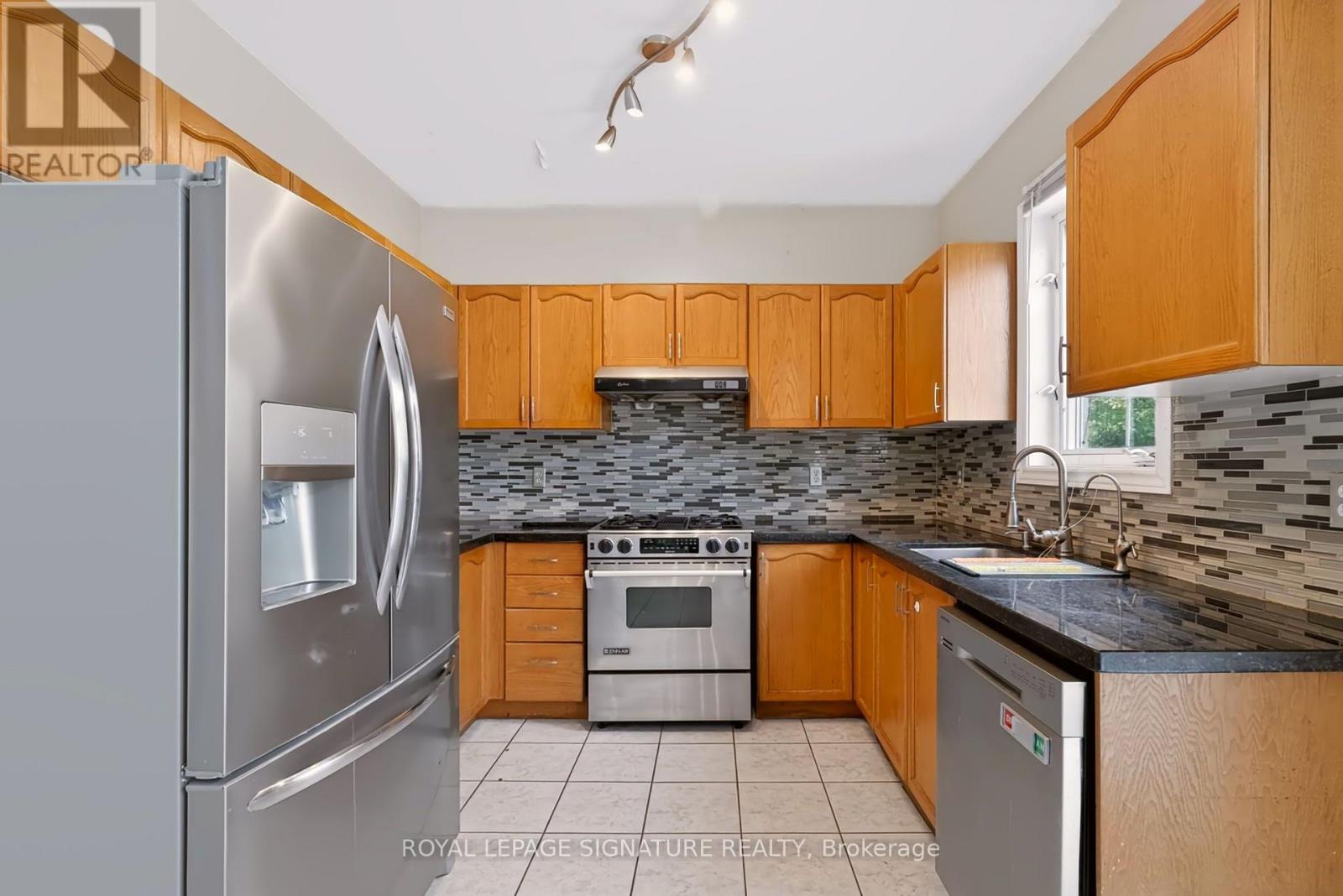 267 Laurentian Avenue, Mississauga, Ontario  L4Z 2S4 - Photo 10 - W13700528